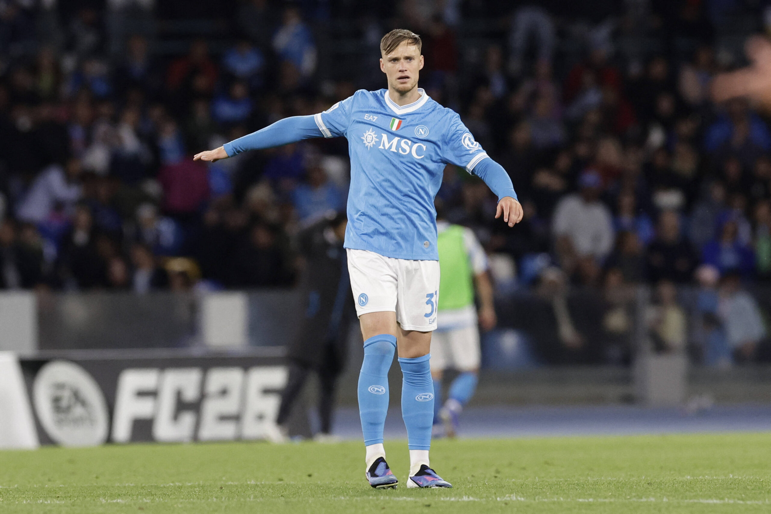 Liverpool Target £30m Serie A Defender Beukema as Slot's First Major Signing