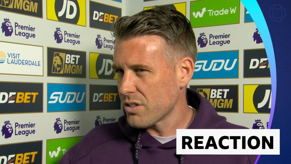 Rob Edwards Laments Missed Chances as Wolves Held by 10-Man Sunderland