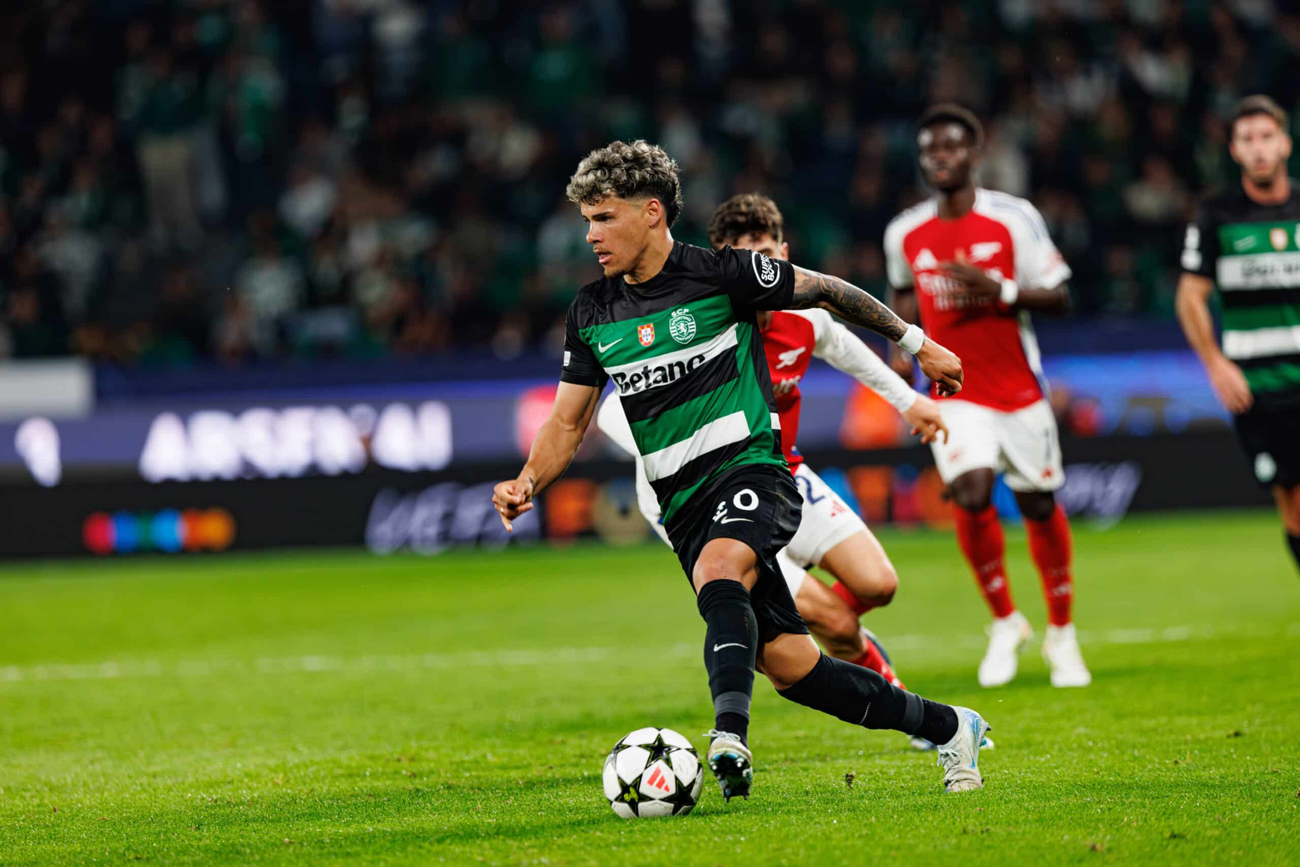 Chelsea and Manchester United Set for Transfer Battle Over Maximiliano Araújo