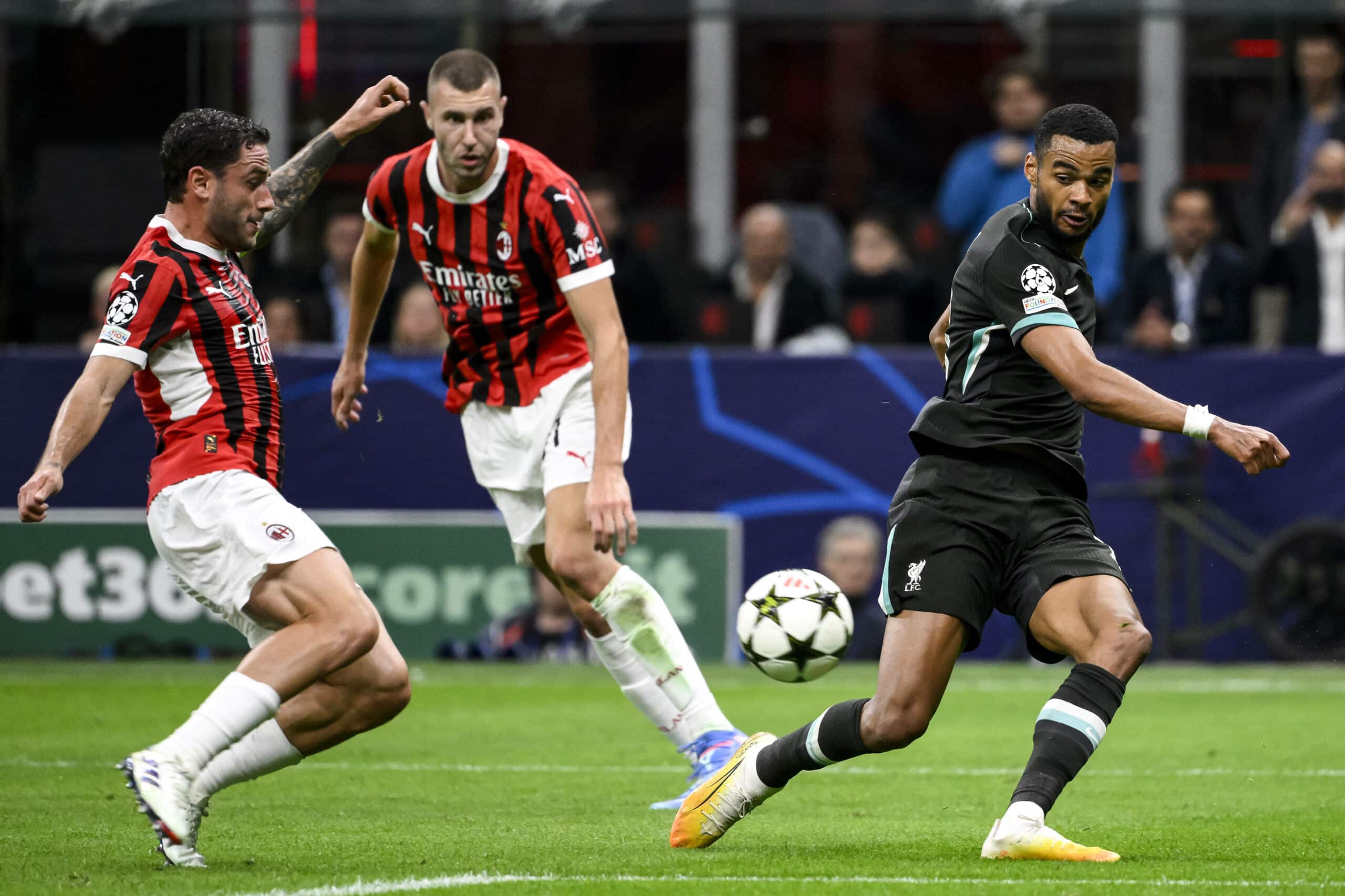 Manchester United Eyeing AC Milan Defensive Star Pavlovic in Summer Overhaul