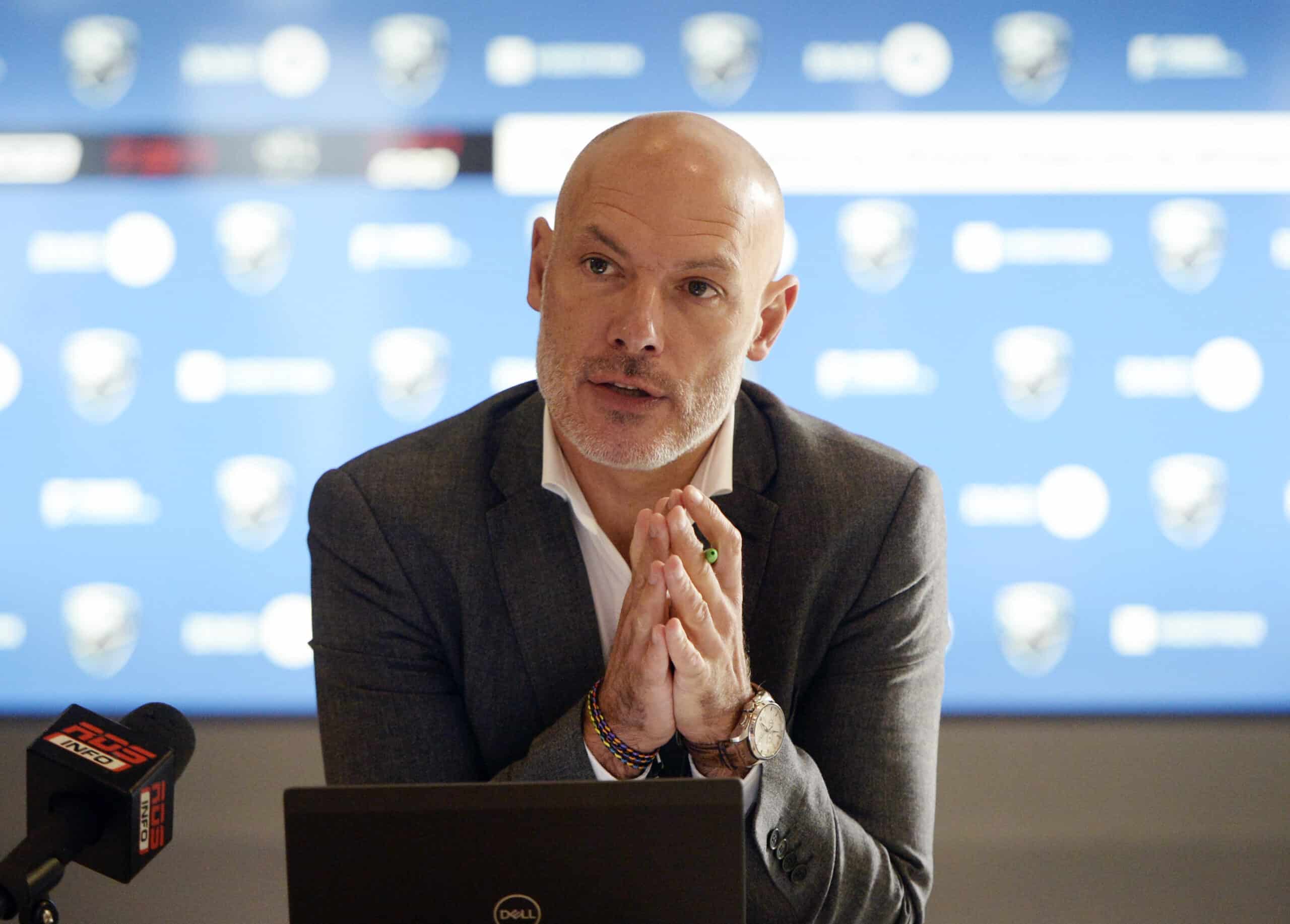 Howard Webb Explains Controversial Sesko Handball Decision in Liverpool vs Man United