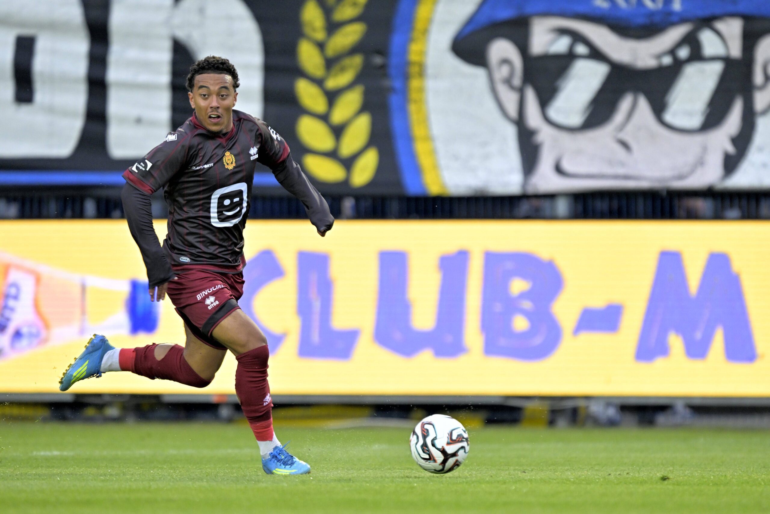 Crystal Palace & Brighton Set for Transfer Battle Over Dutch Winger Myron van Brederode