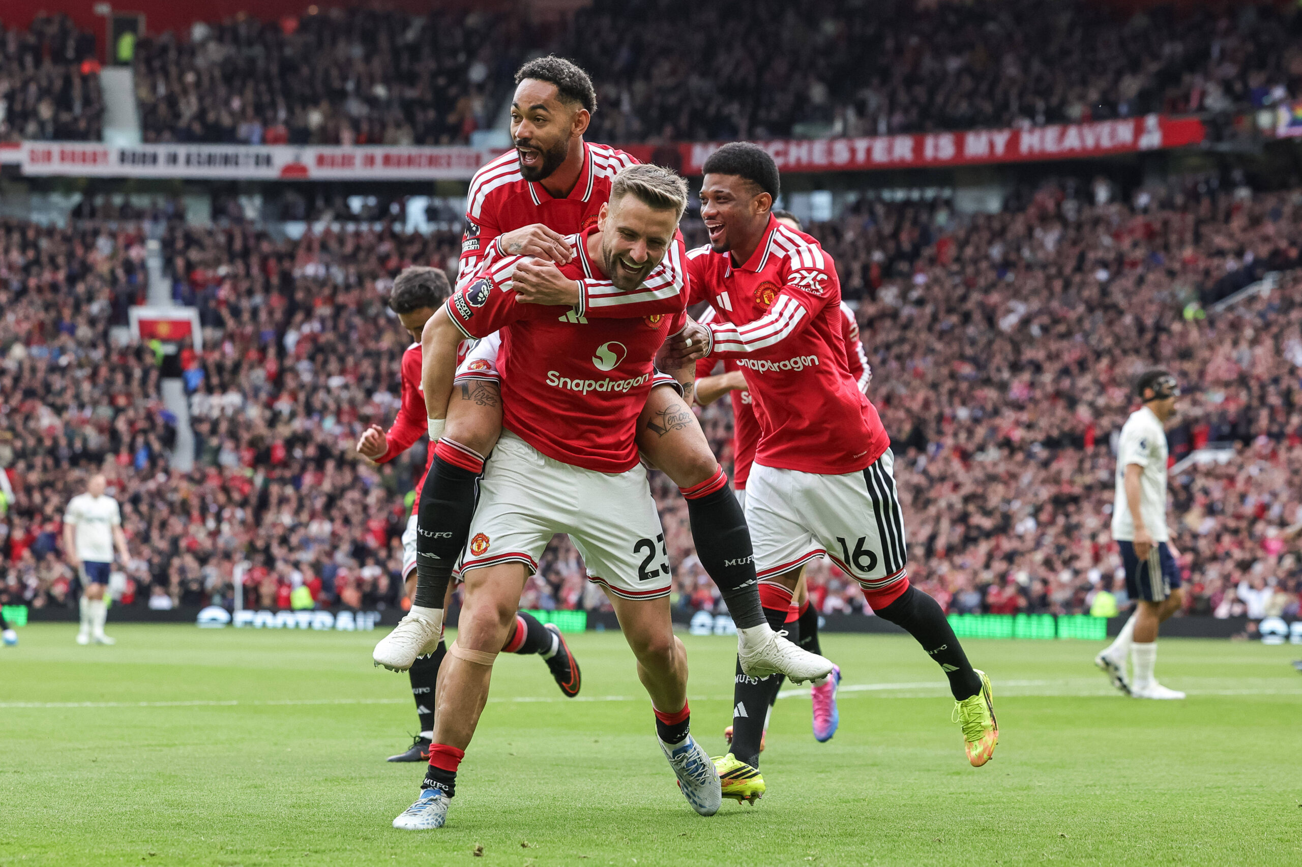 Manchester United Grab Third Place With Dramatic 3-2 Win Over Nottingham Forest
