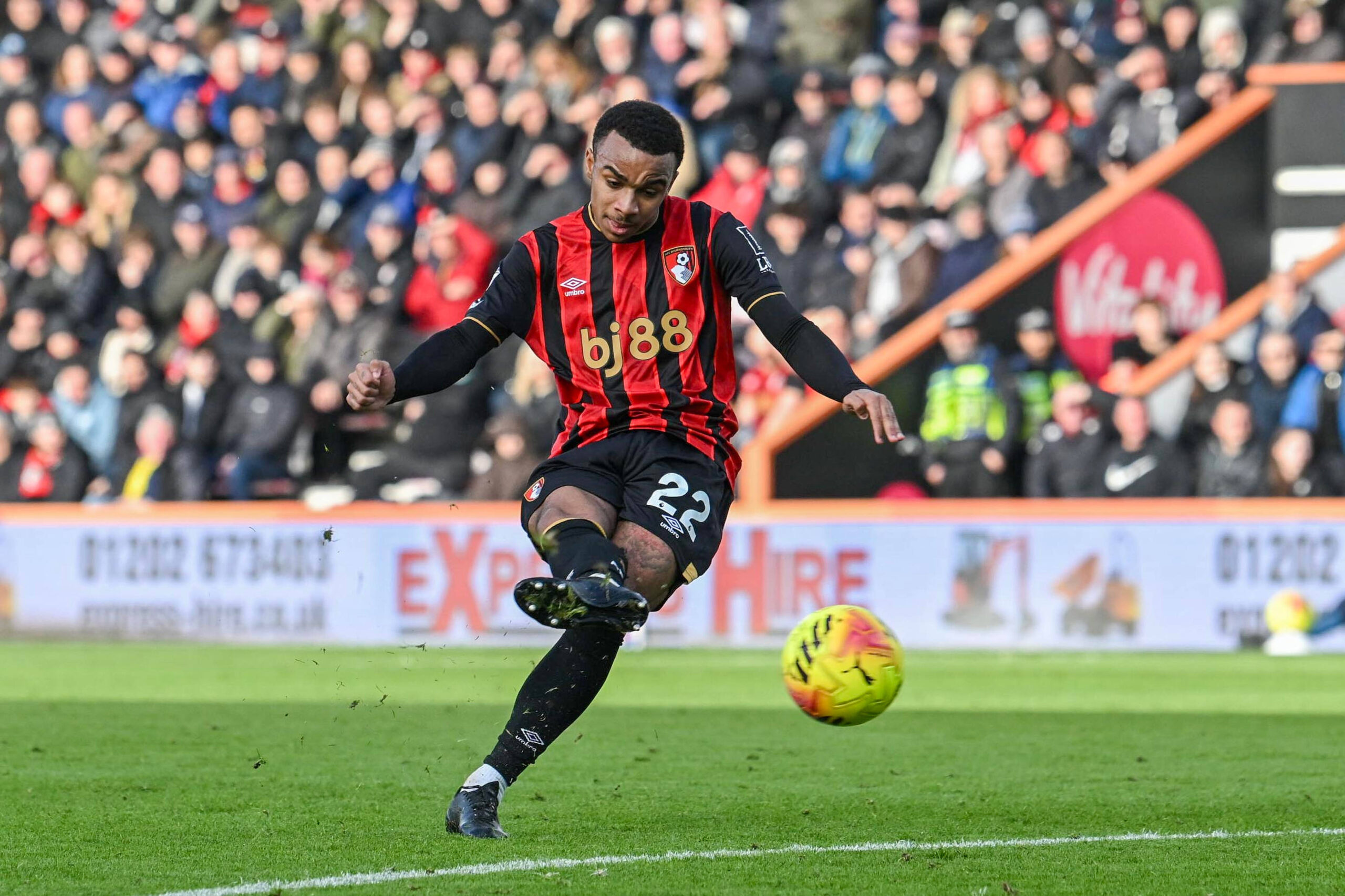Chelsea Join Arsenal in Pursuit of Bournemouth's Eli Junior Kroupi as Transfer Battle Heats Up