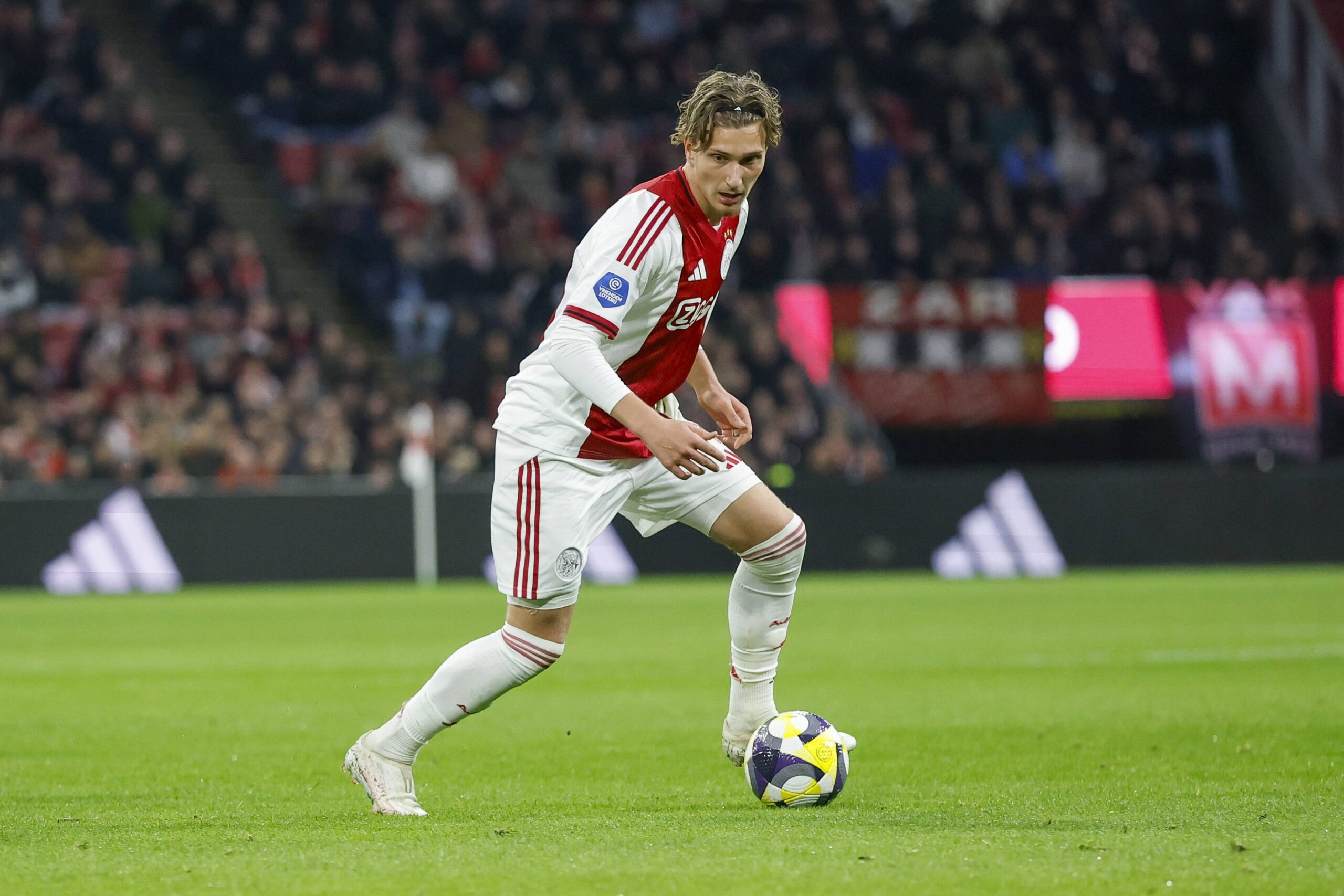 Manchester United Face £65m Hurdle in Pursuit of Ajax Winger Mika Godts