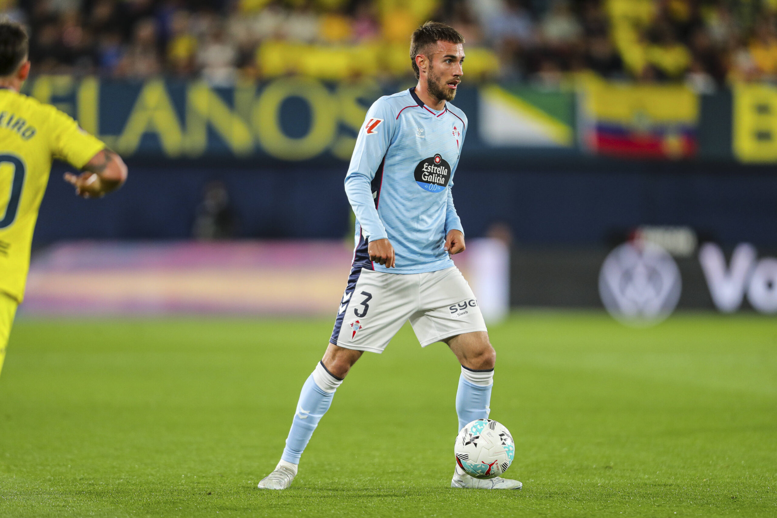 Arsenal Consider Free Transfer for La Liga Defender Oscar Mingueza