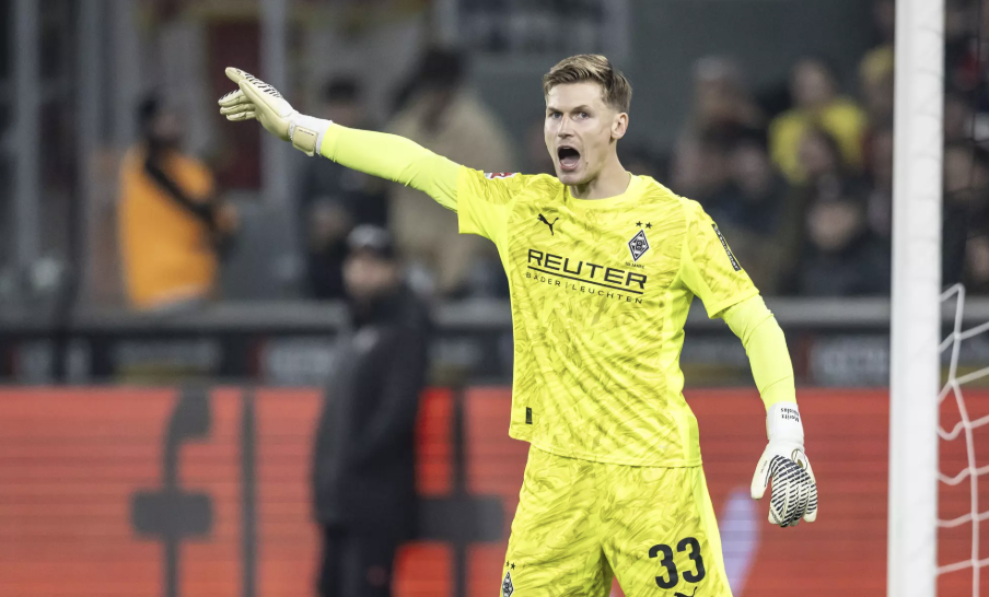 Aston Villa lotst Gladbach-Keeper Nicolas an