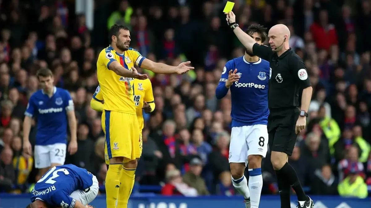 Gelbe Karten in der Premier League: Reset nach 19 Spielen