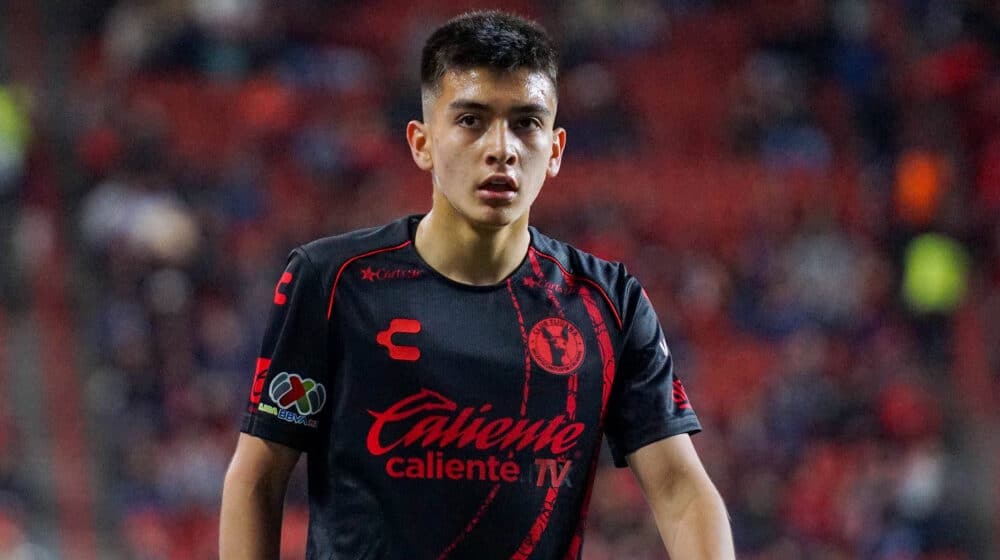 Manchester United Prepare Move for Gilberto Mora to Beat Arsenal Rivals