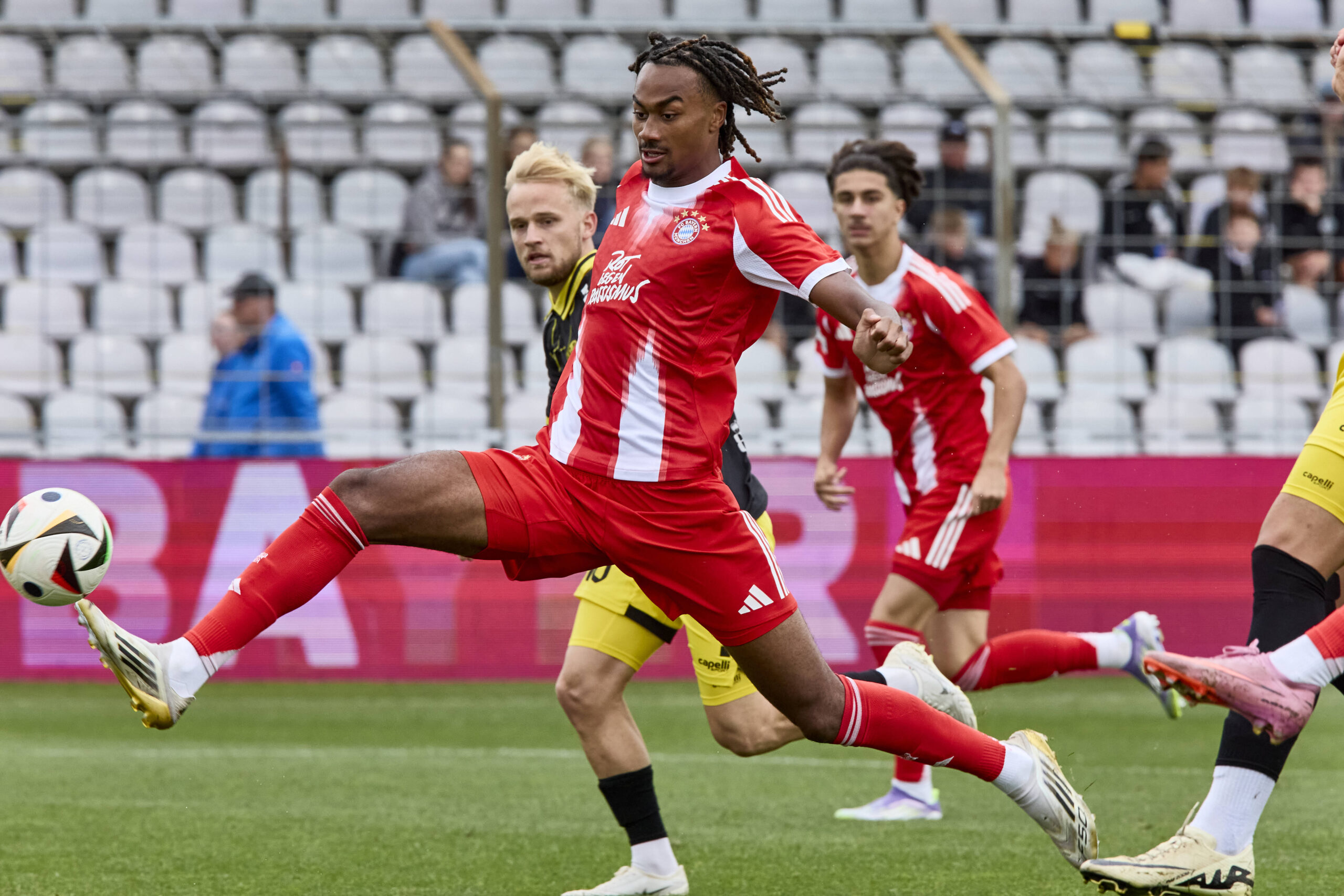 Fulham Complete Permanent Signing of Bayern Munich Striker Jonah Kusi-Asare