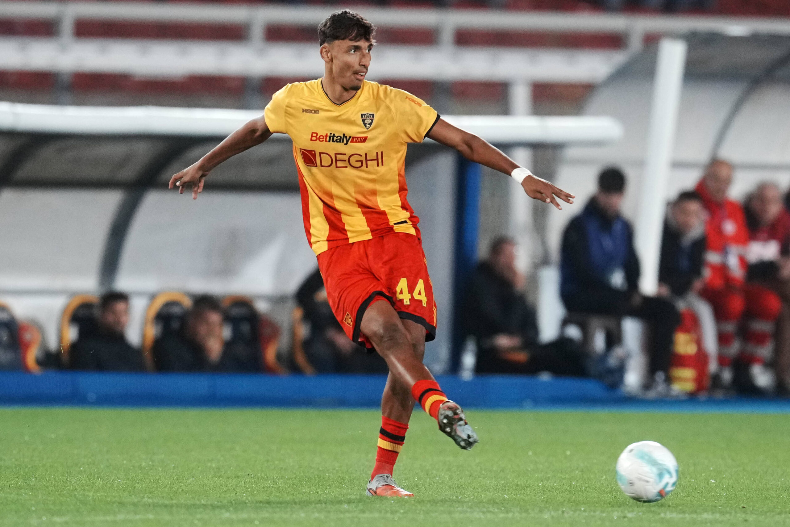Bournemouth Face €20m Lecce Demand for Tiago Gabriel