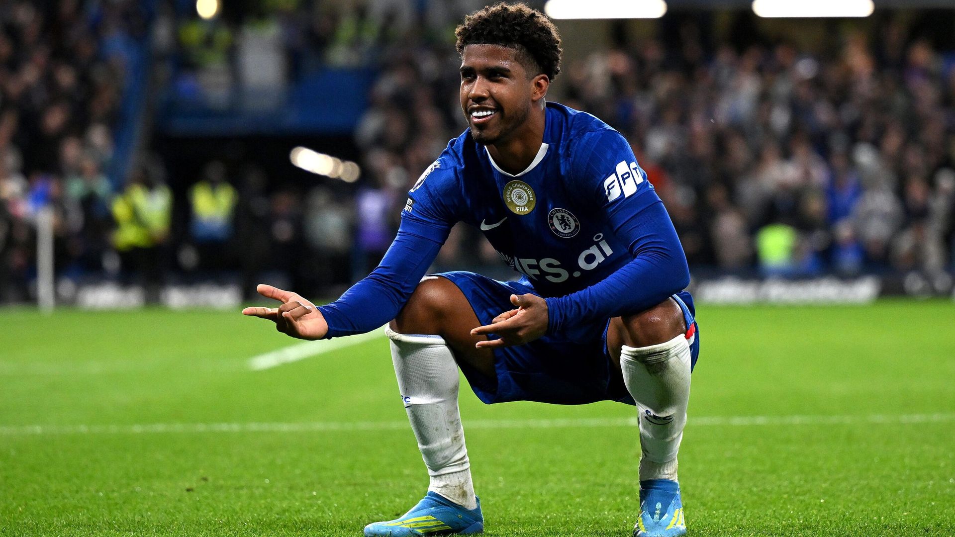 Man Utd agree £50m deal for Chelsea midfielder Andrey Santos