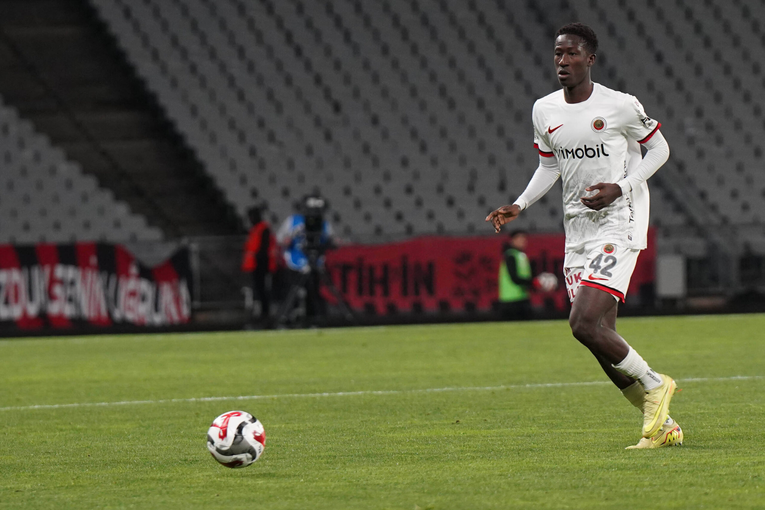 Tottenham, Gineli Orta Saha Ousmane Diabate'nin Peşinde