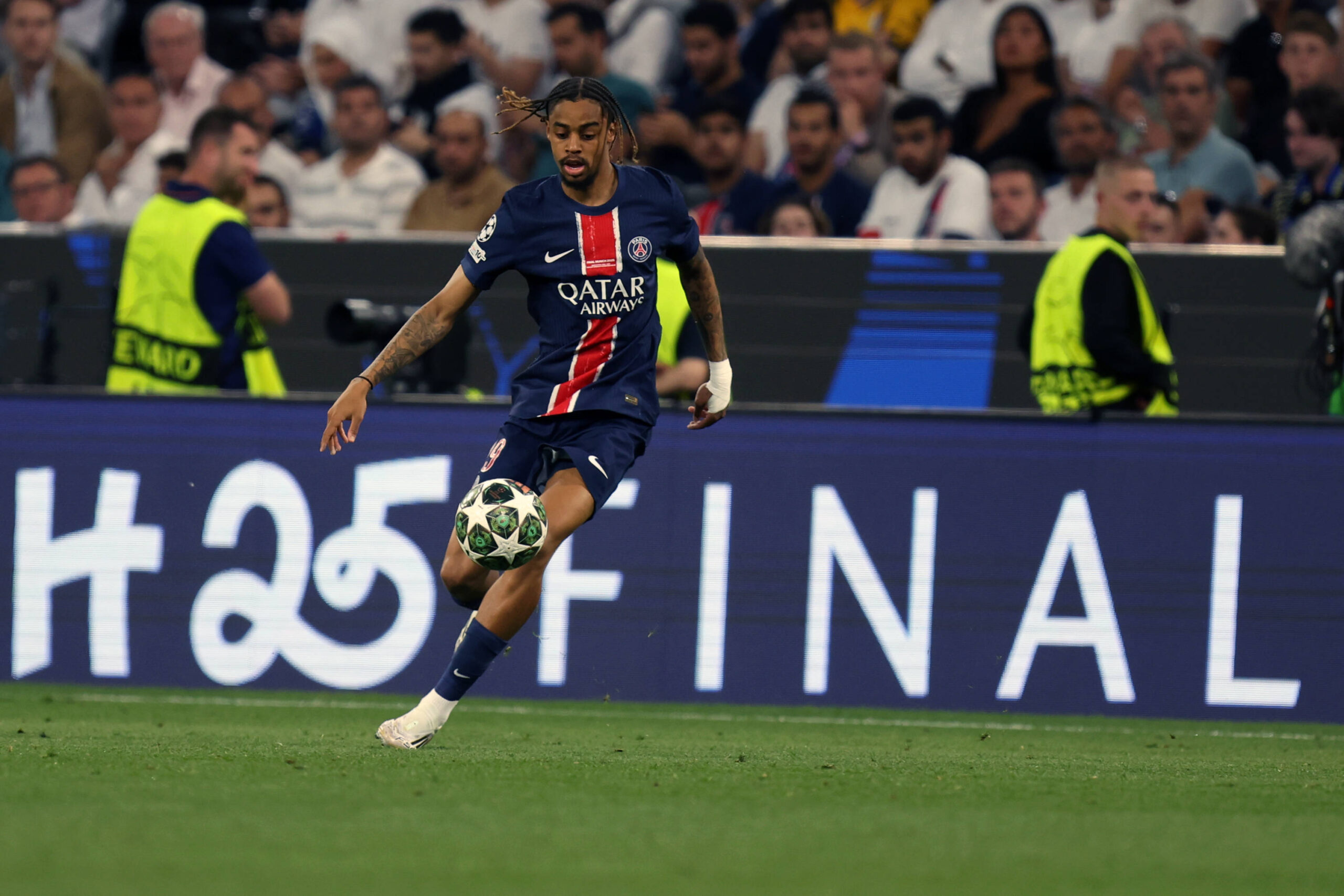 Liverpool, Barcola için PSG ile yeniden temasta