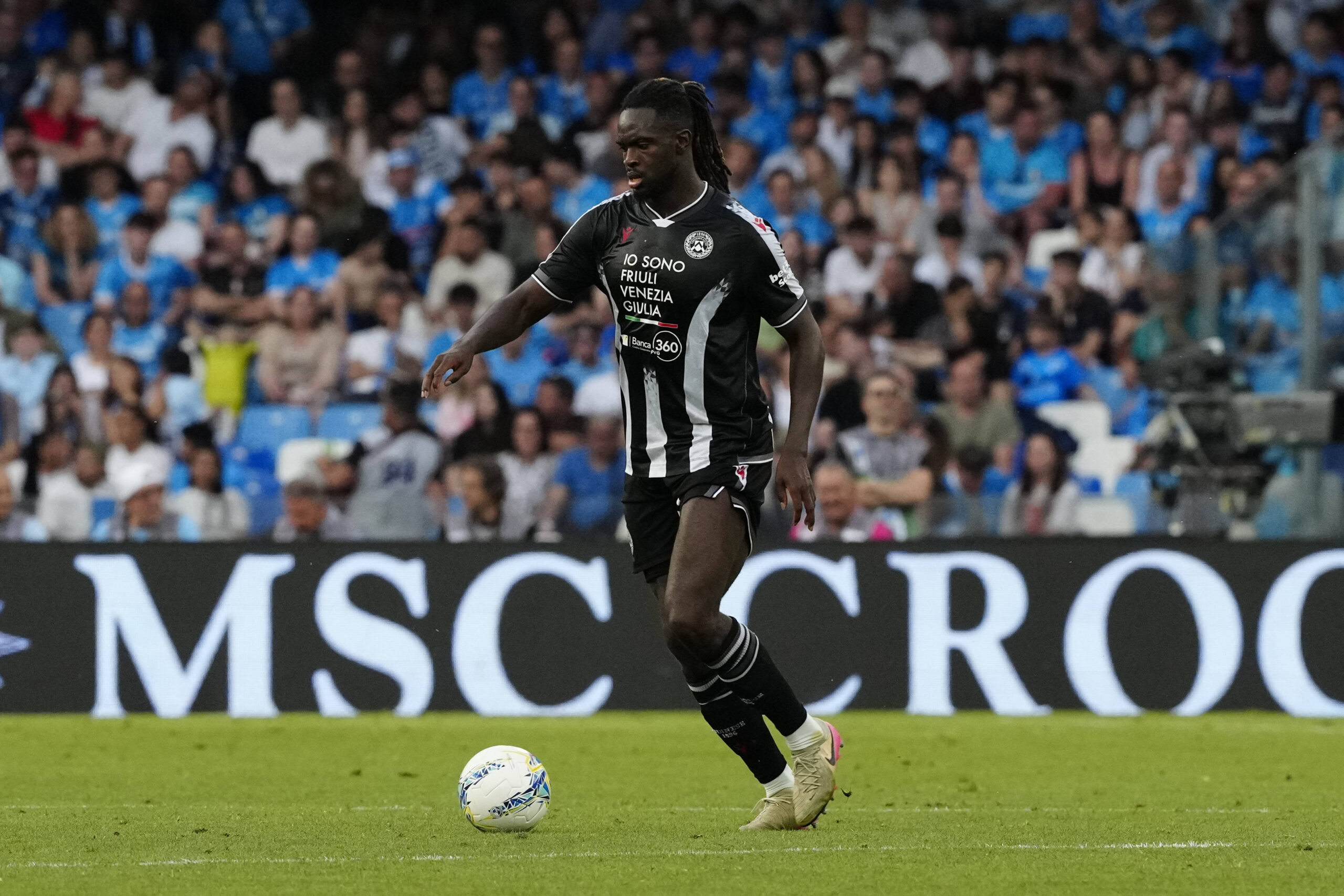 Leeds United Target Oumar Solet in Defensive Rebuild
