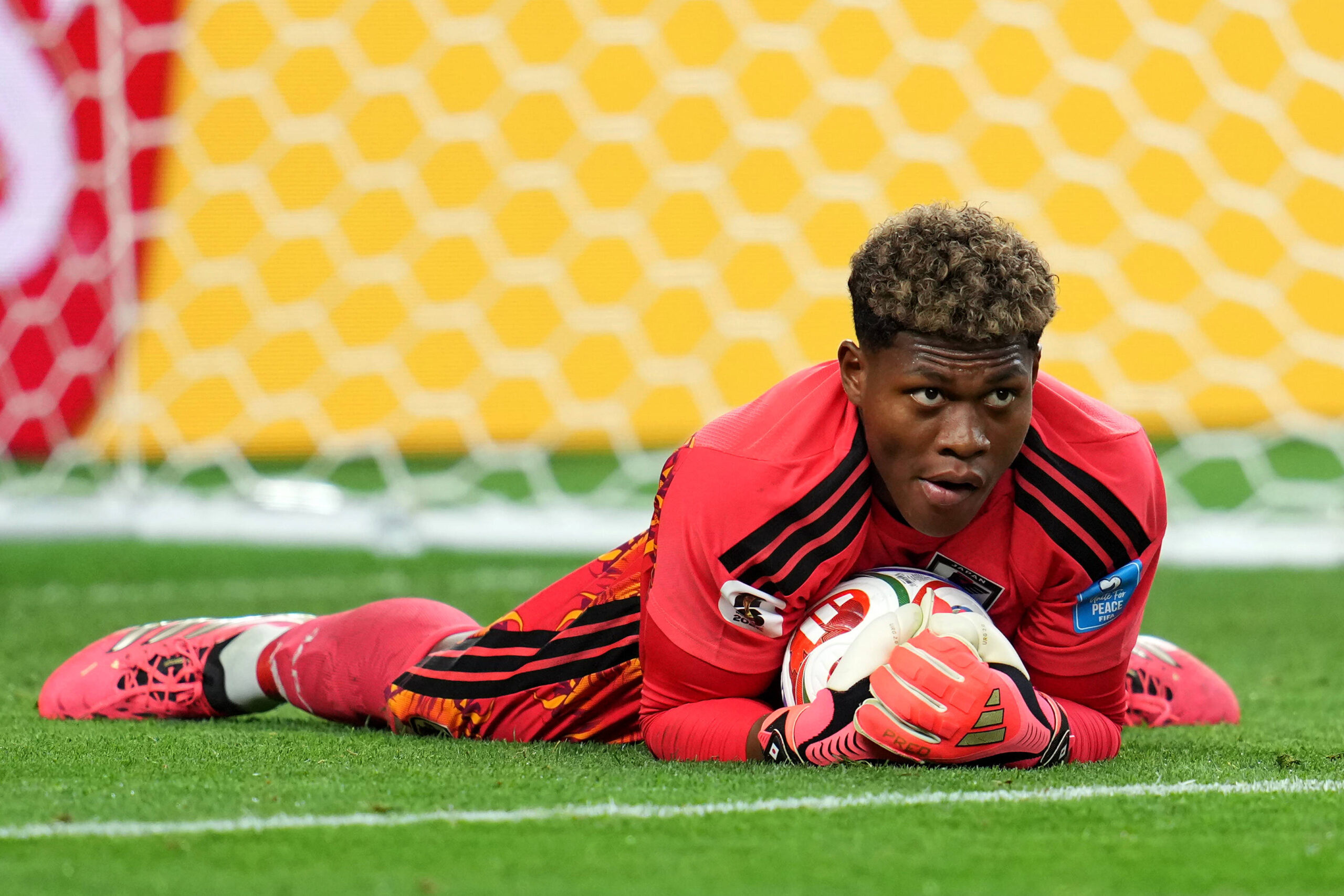 Leeds United Push for Parma Goalkeeper Zion Suzuki as Transfer Race Intensifies