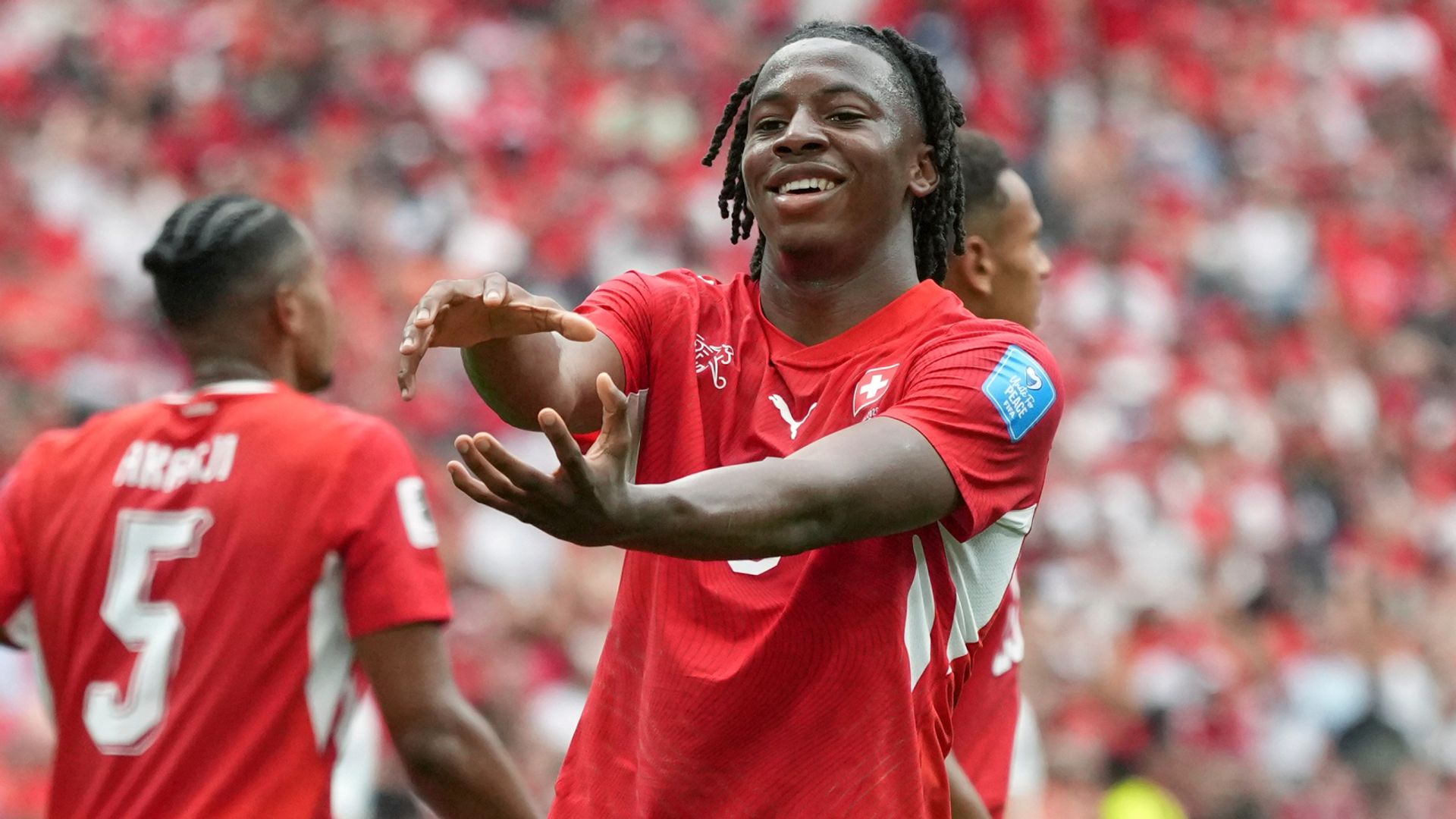 Aston Villa, Newcastle'ı Geçerek Rekor Ücrete Johan Manzambi'yi Kadrosuna Kattı