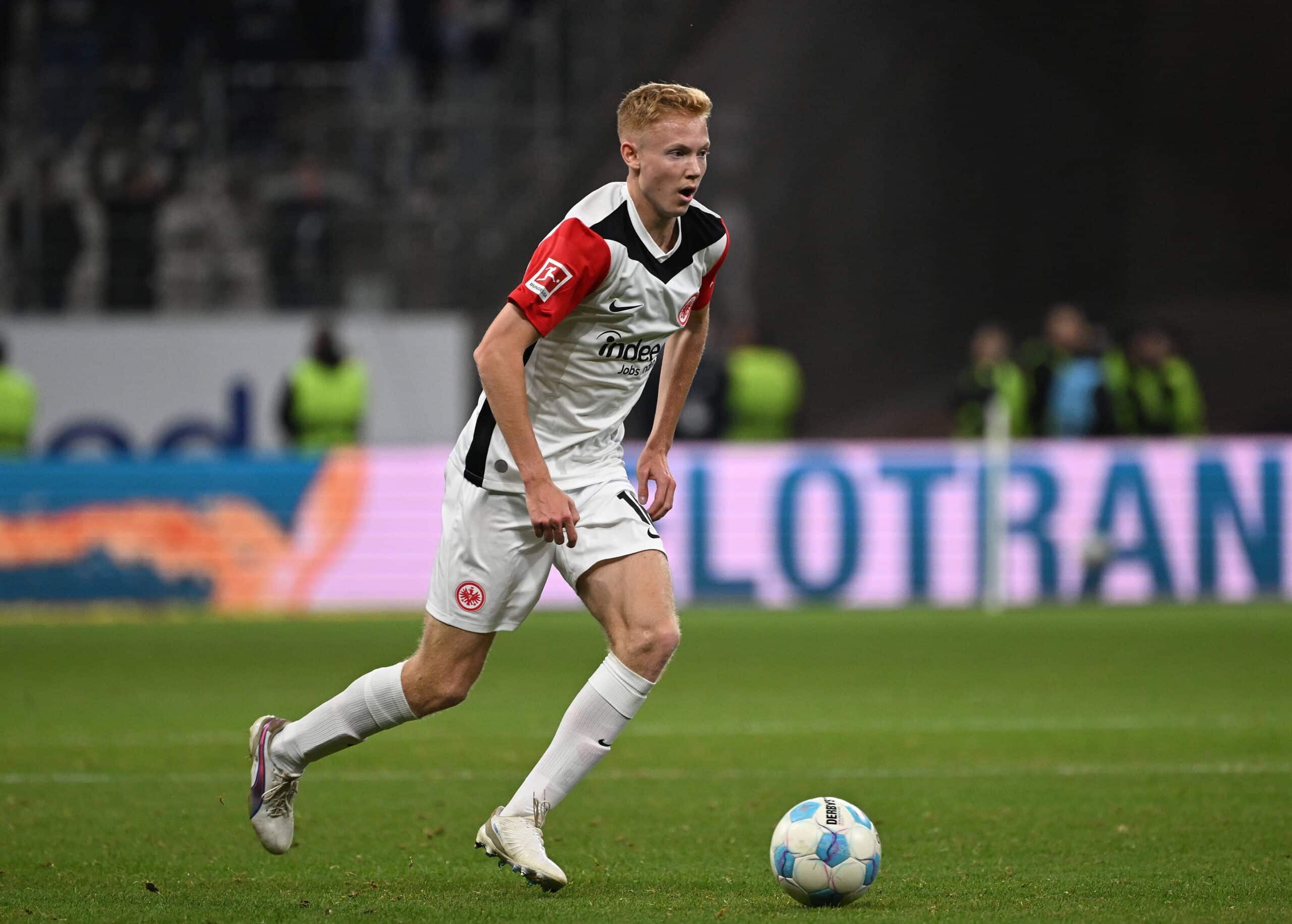 Man United, Hugo Larsson'u İstiyor: Frankfurt'un Tavrı Netleşti