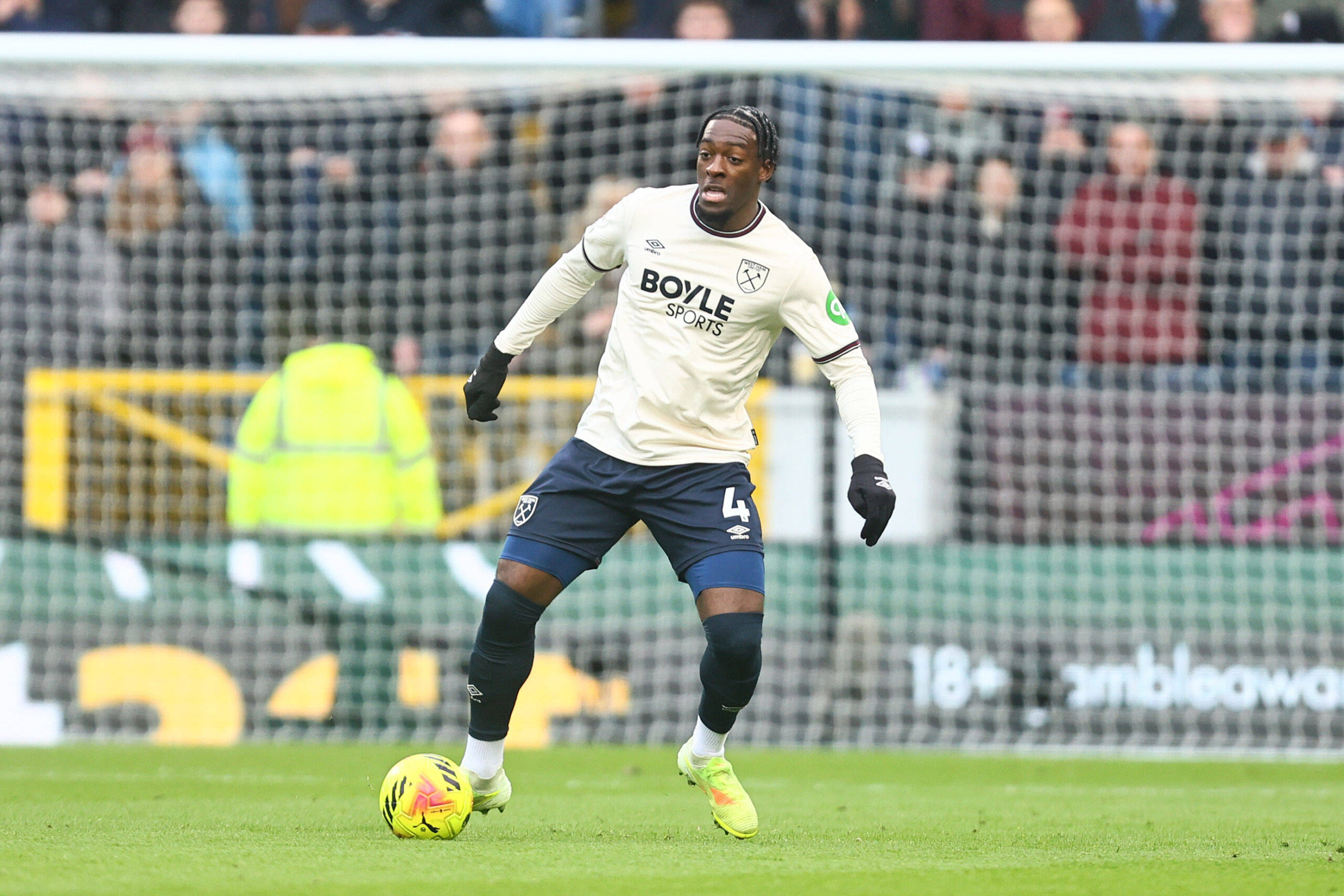 Crystal Palace Open Talks with Chelsea for Defender Axel Disasi