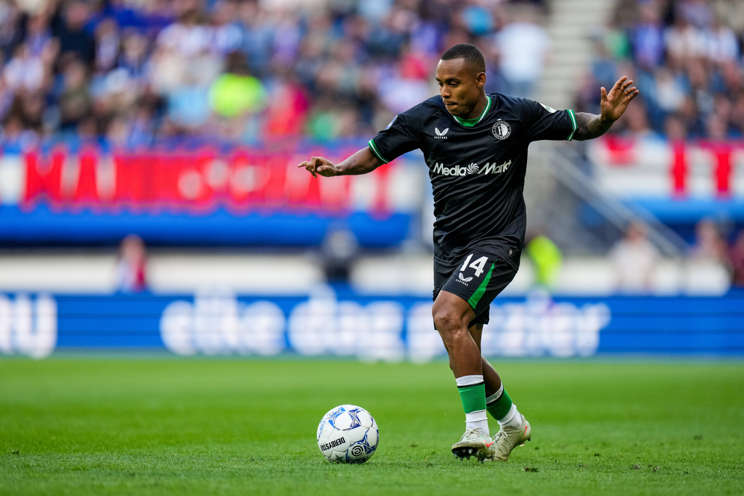 Leeds United Weigh Up Move for €50m-Rated Forward Igor Paixao