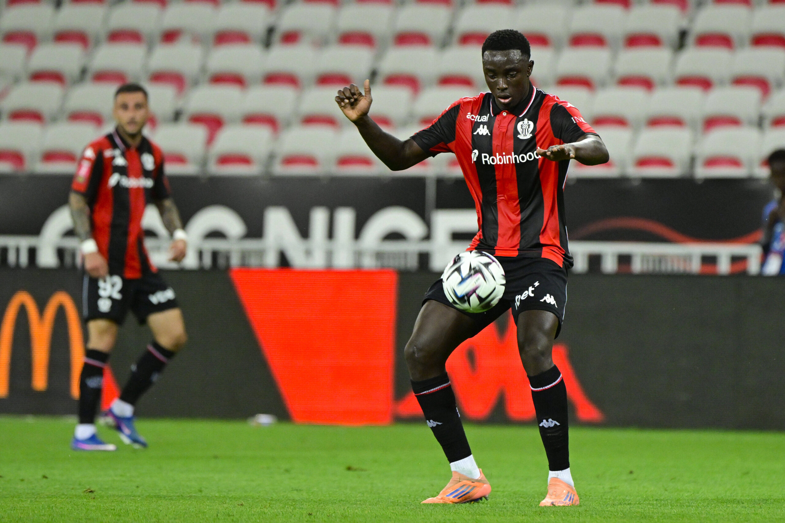Crystal Palace, Antoine Mendy İçin 15 Milyon Sterlinlik Hamle Planlıyor