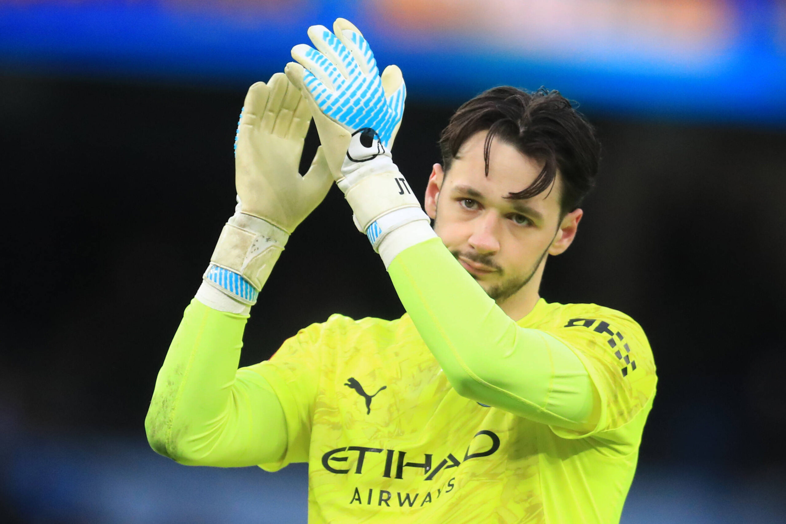 Leeds Confirm Record £40m for Trafford: Goalkeeper Reshape