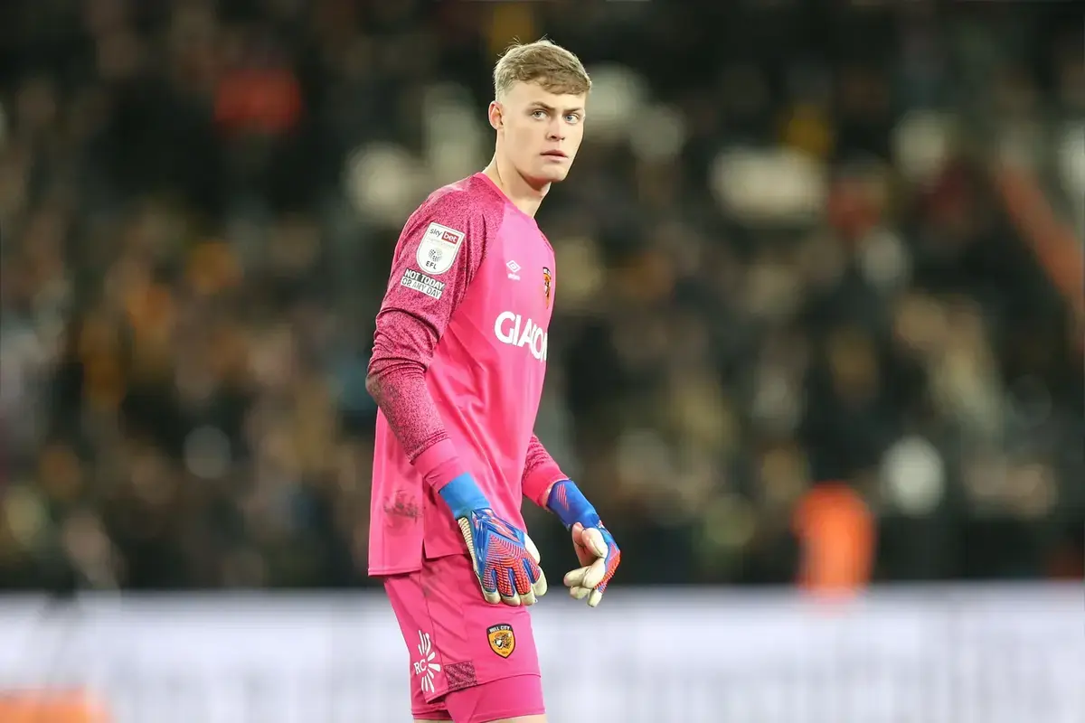 Grimsby und Crawley jagen Hull-Keeper
