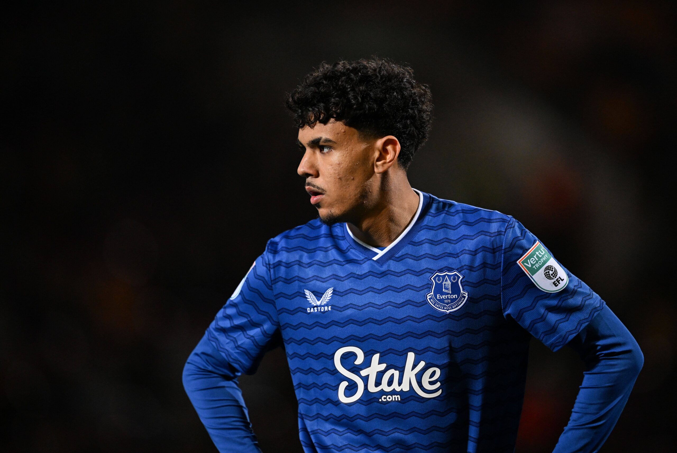 Everton hält Aznou nach starker Vorbereitung