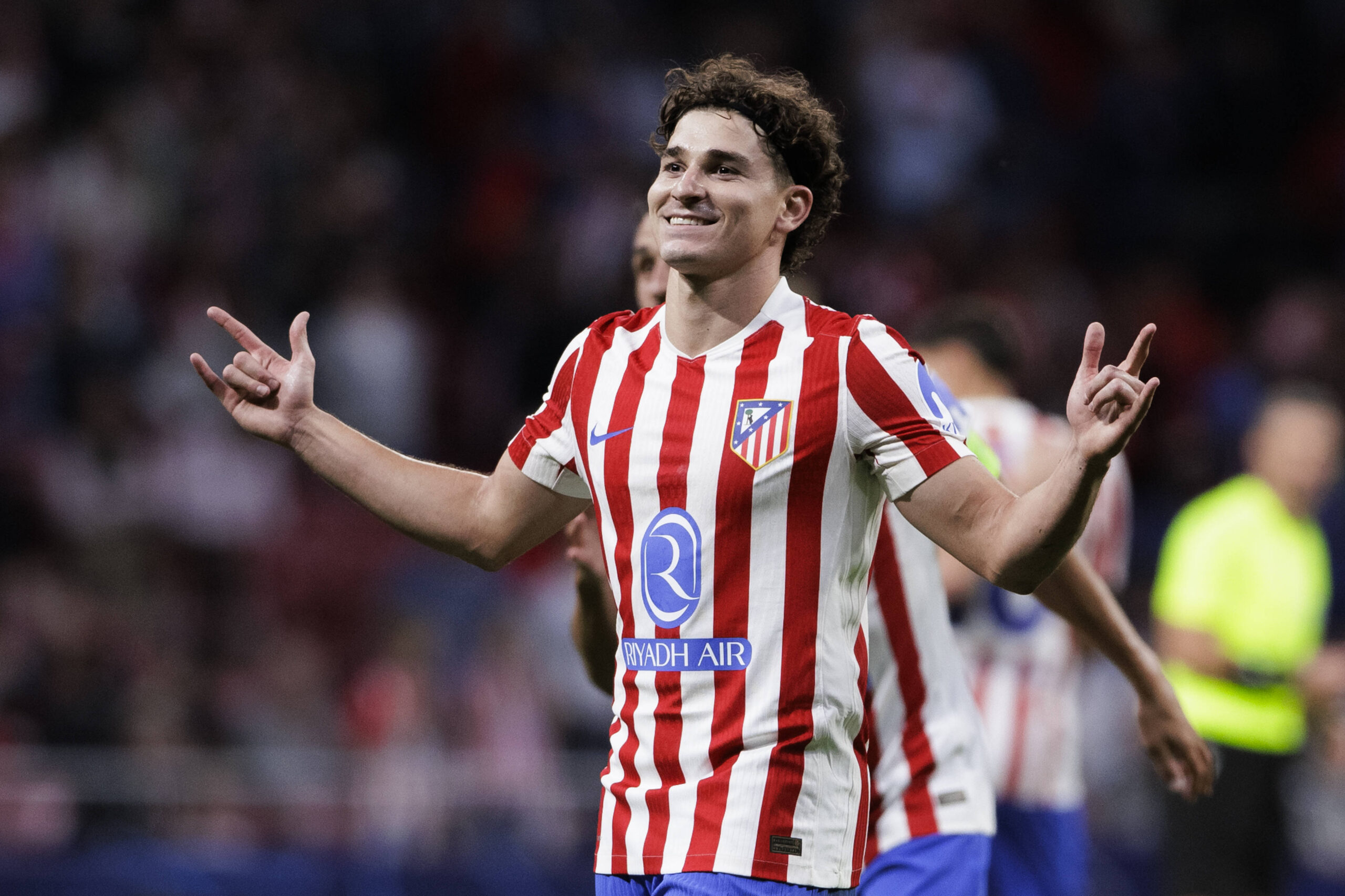 Arsenal Tracking Julian Alvarez Situation in Final Week of Transfer Window