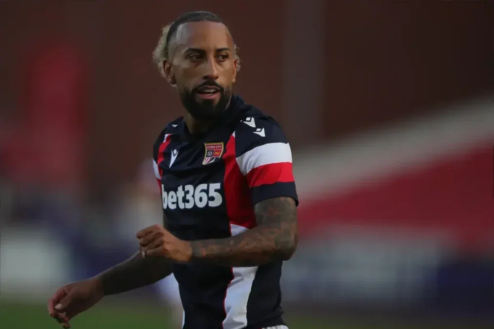 Stoke Citys Sorba Thomas Dilemma: Hull City Circle as Transfer Window Nears Close