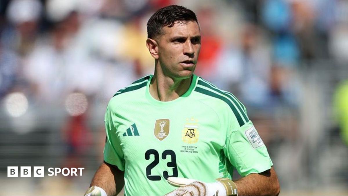 Chelsea Contact Emiliano Martinez Representatives Over Move