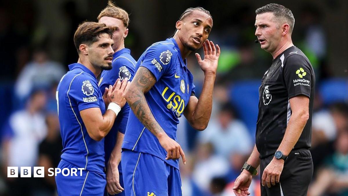 Chelsea vs Tottenham: Referee Comms Failure Halts Match