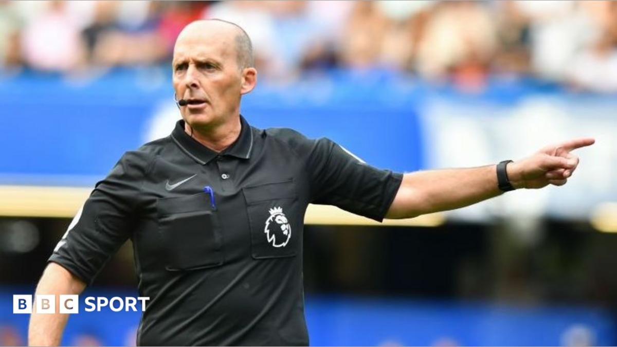 Mike Dean reveals in-match games: Referee's admission