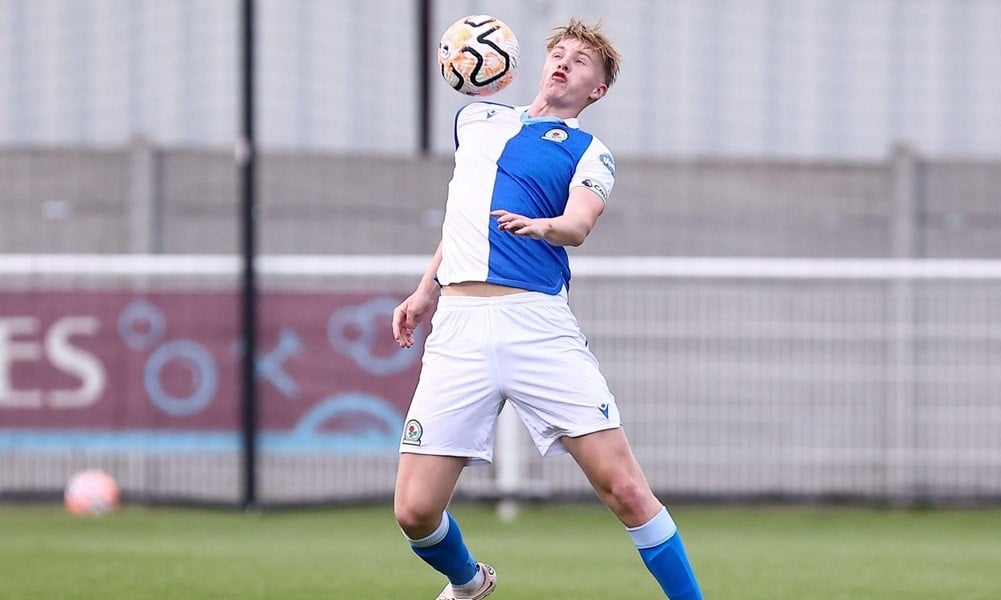 Chelsea und Liverpool liebäugeln mit Blackburn-Verteidiger Atcheson