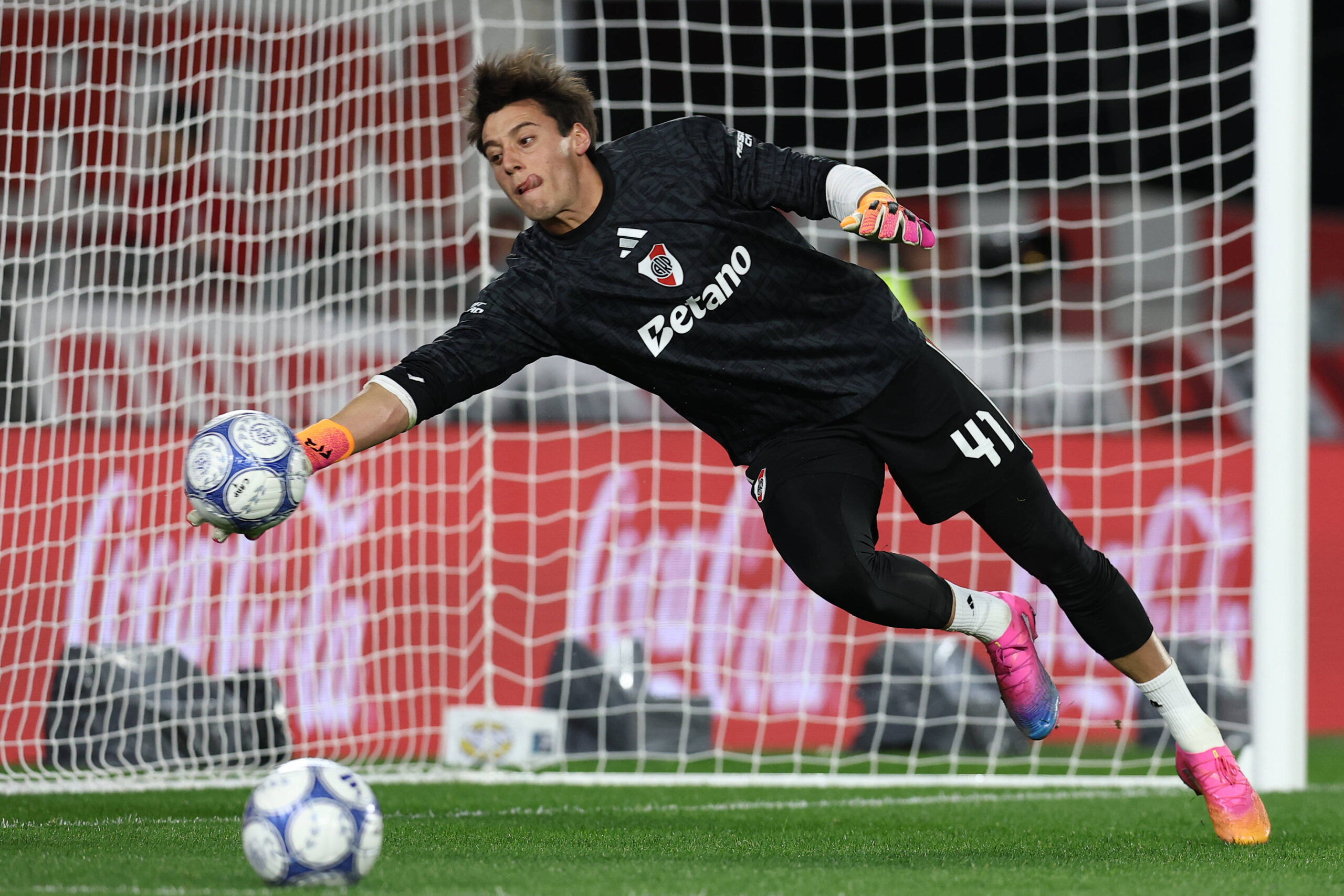 Man Utd Eye River Plate Goalkeeper Santiago Beltran