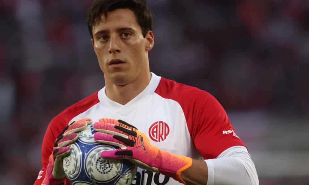 Man Utd Contact River Plate Over Goalkeeper Santiago Beltran
