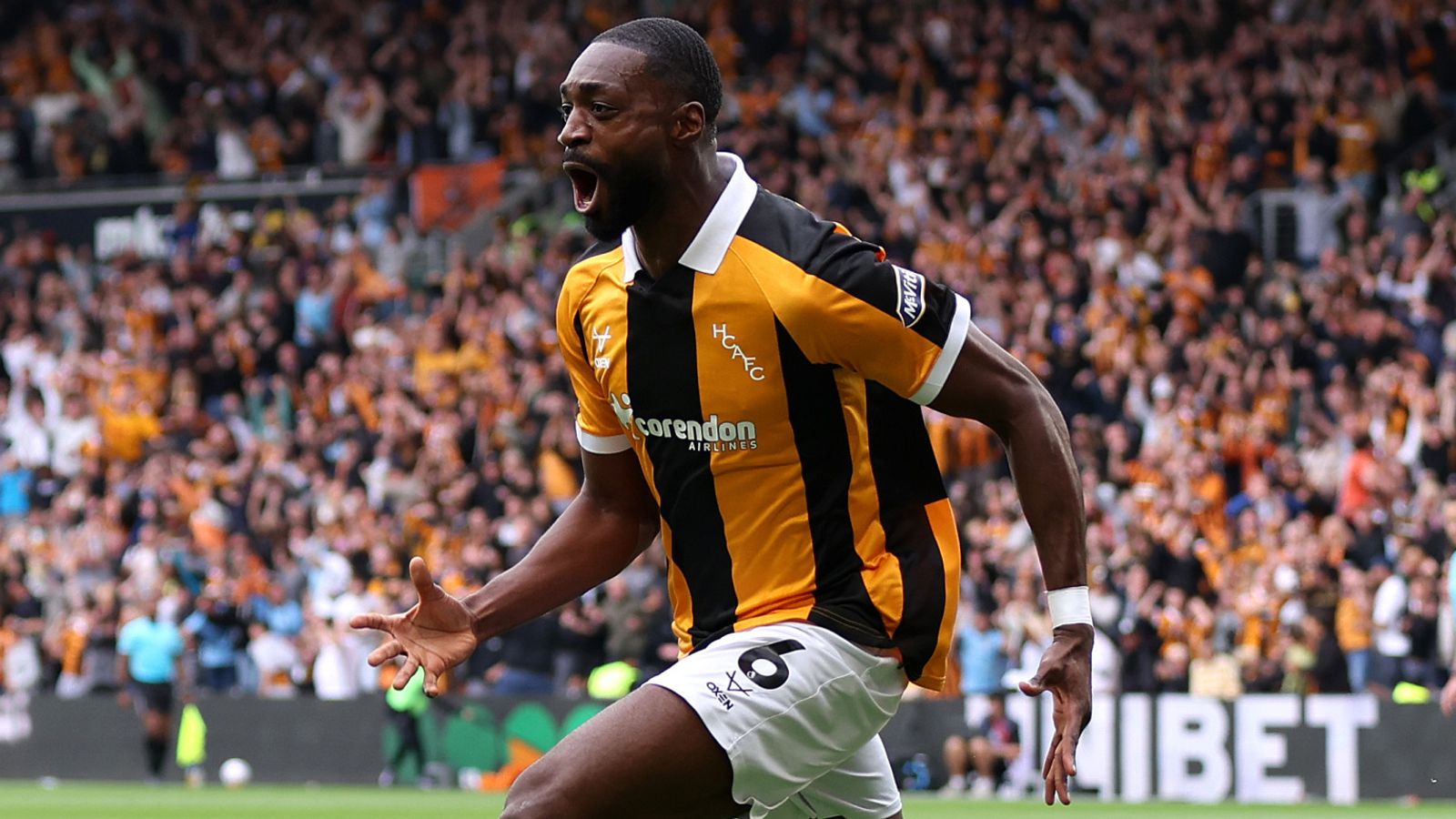 Hull City 2-0 Man Utd: Ajayi and Mendy stun Carricks side in Premier League opener
