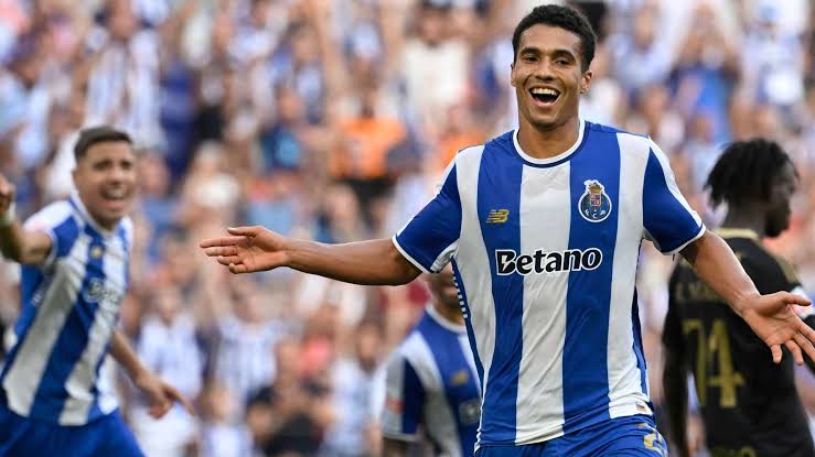 Arsenal & Man United Eye £56m Porto Right-Back Alberto Costa
