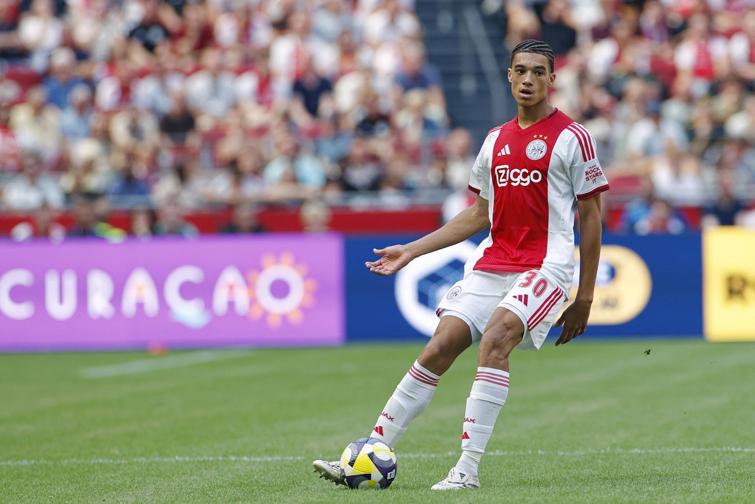 Newcastle Eye £6.7m Ajax Defender Aaron Bouwman Despite Injury