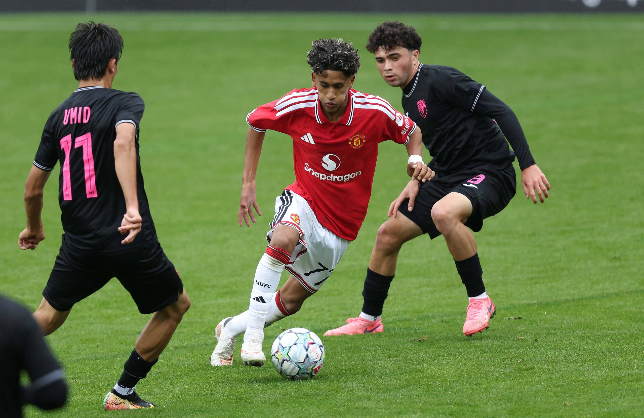 Bayern Munich Eye Man United Wonderkid JJ Gabriel as Transfer Race Heats Up