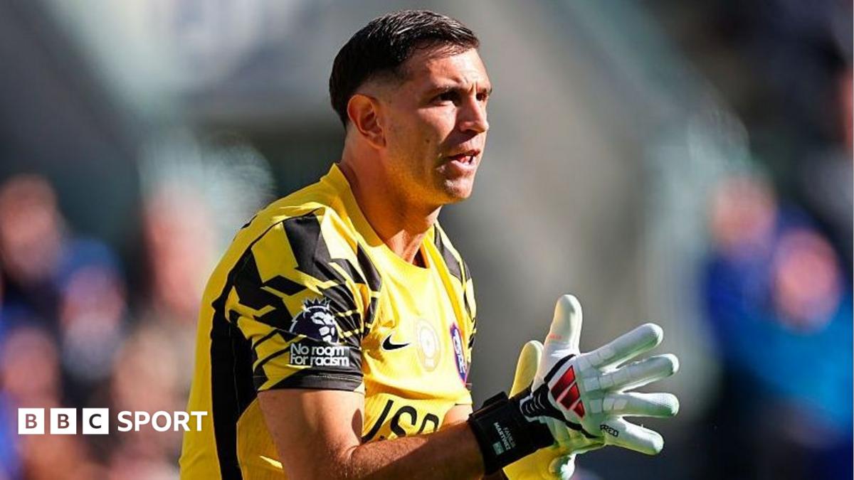 Emiliano Martinez Concussion: Chelsea Goalkeeper Taken to Hospital for Precautionary Tests After Everton Win