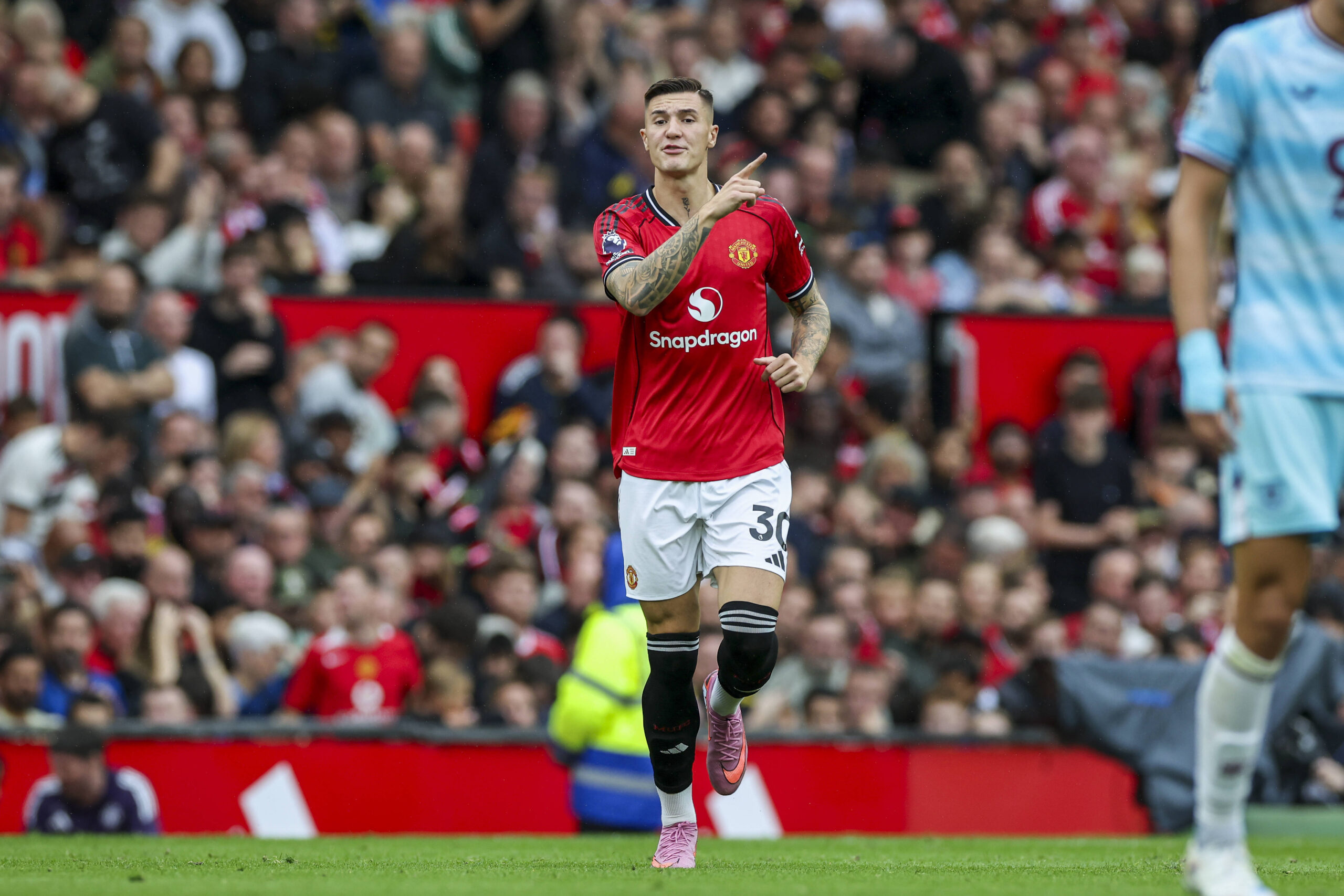 Man United gegen Como: Carricks Abwehrkrise vor Königsklassen-Duell