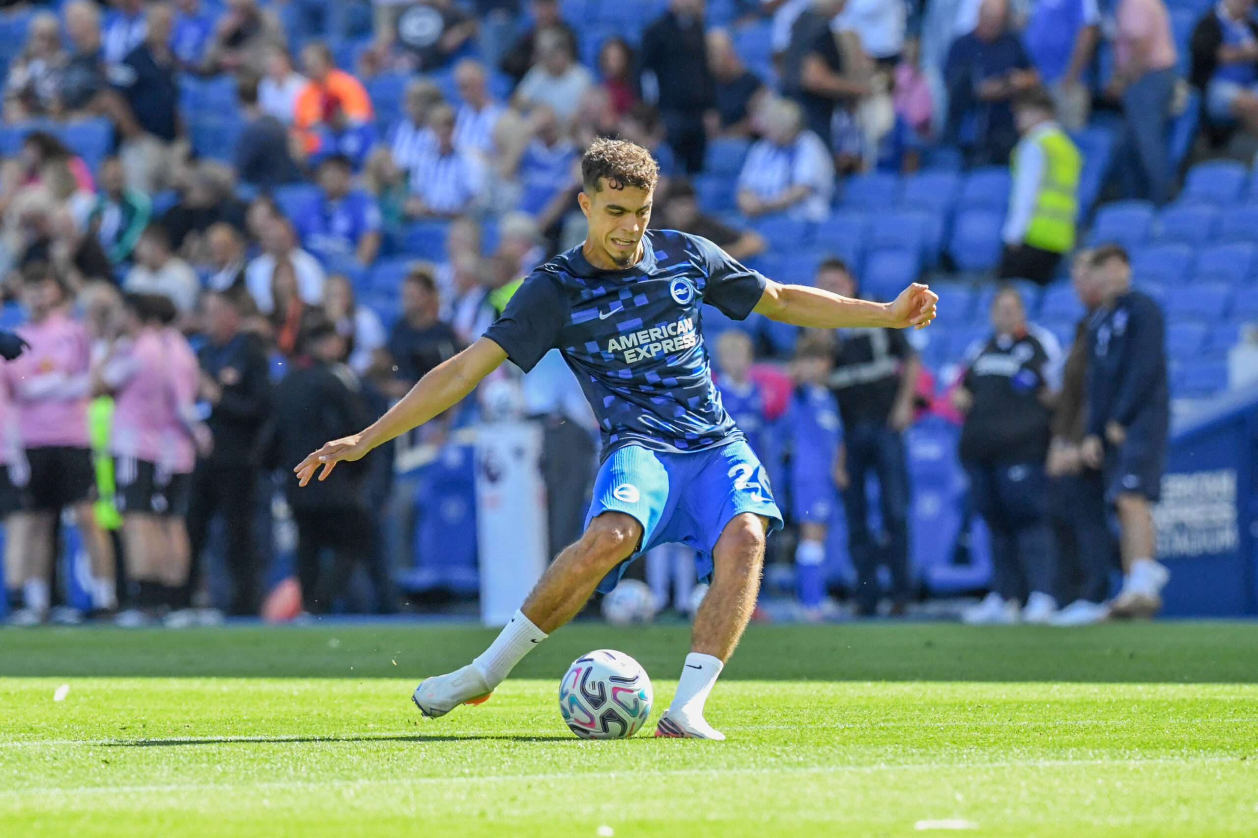 Chelsea jagt Brighton-Juwel Ayari: Vertragspoker stockt