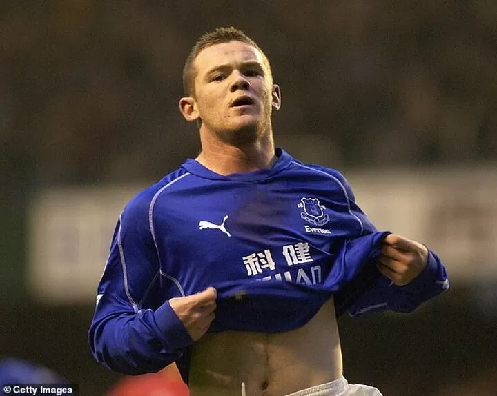 Premier League Players Caught Smoking: Szczesny, Wilshere, Rooney