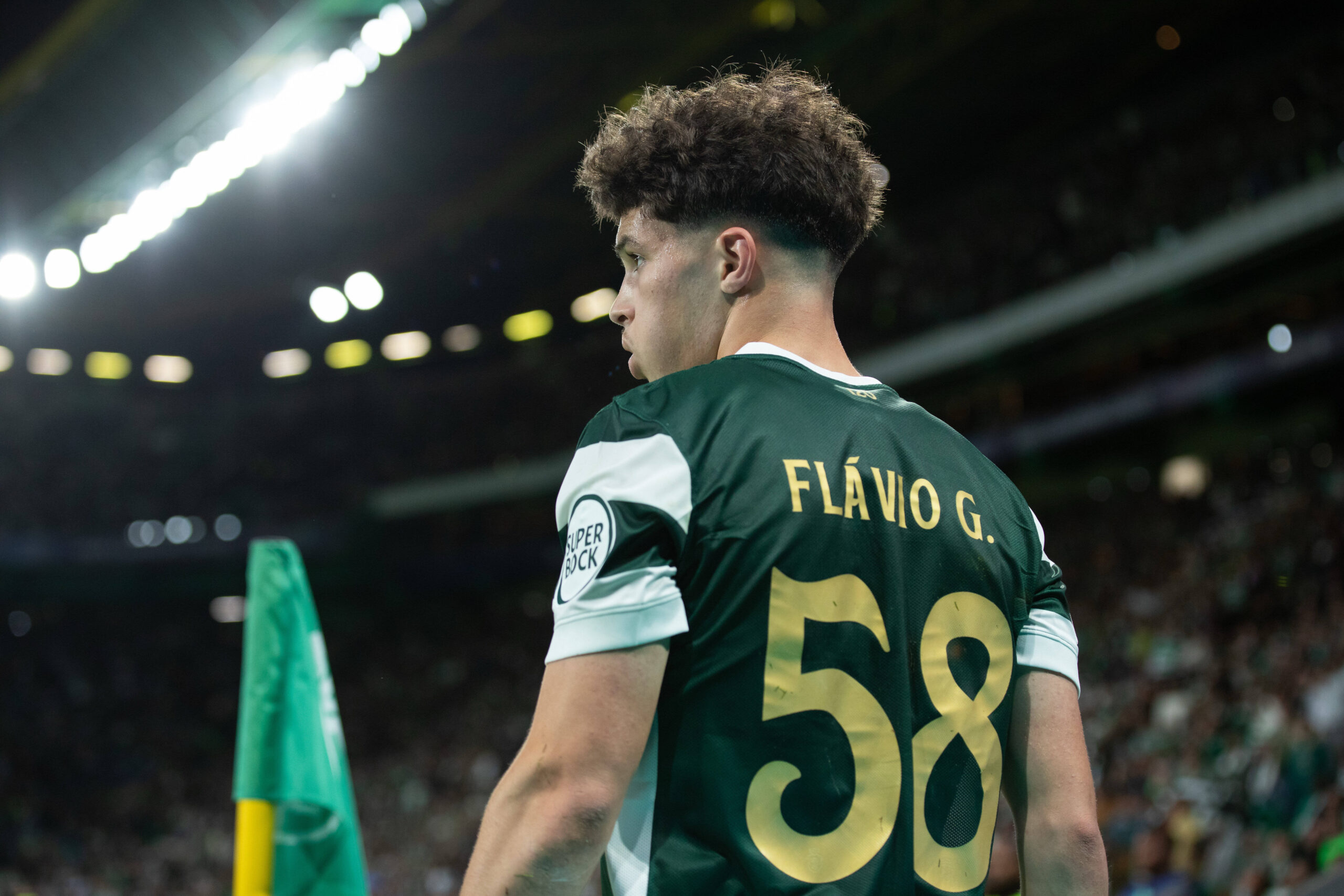 Chelsea and Man United Race for Sporting's Flavio Goncalves