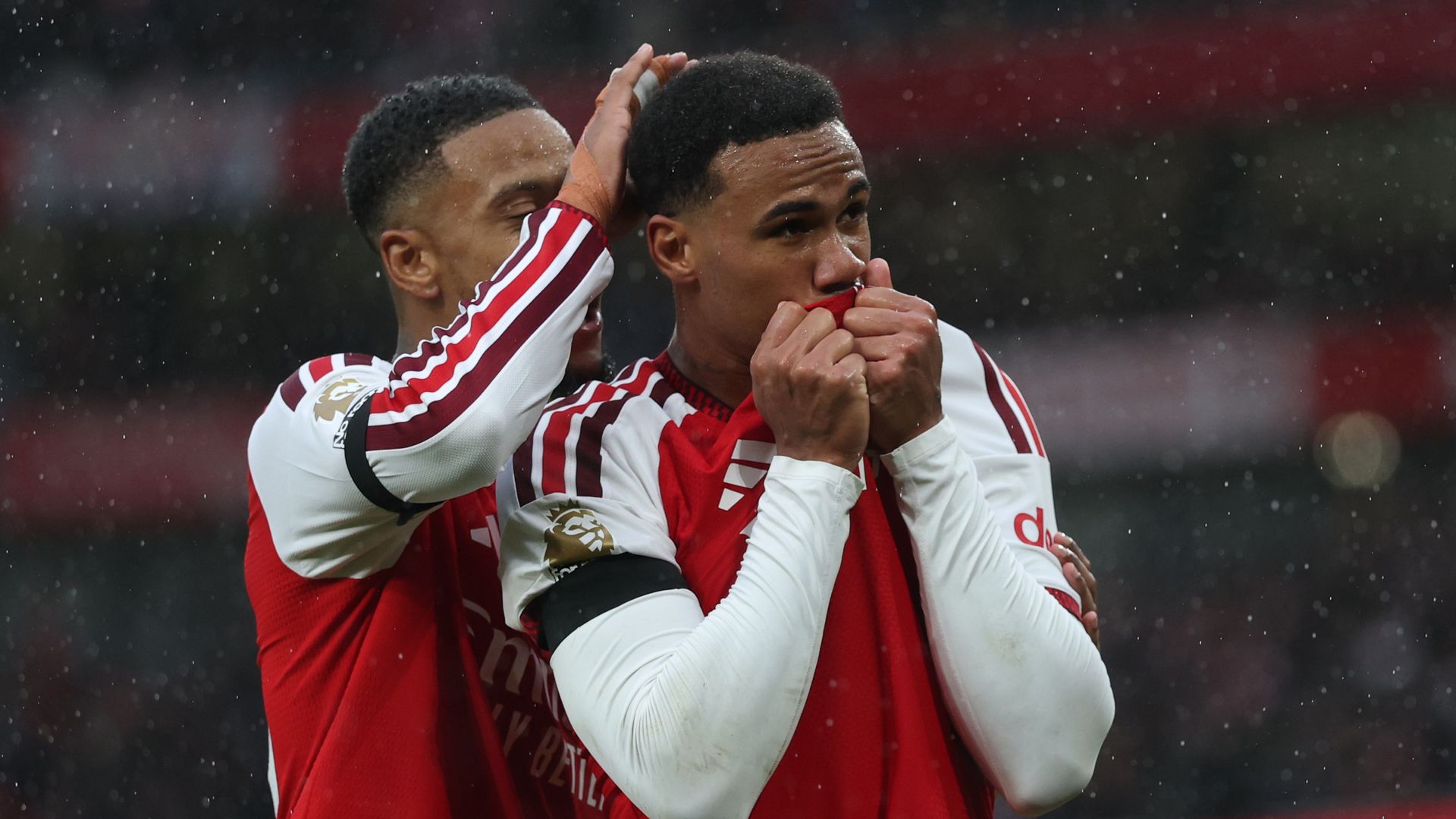 Arsenal zieht mit Man City gleich: Konsa und Gabriel treffen