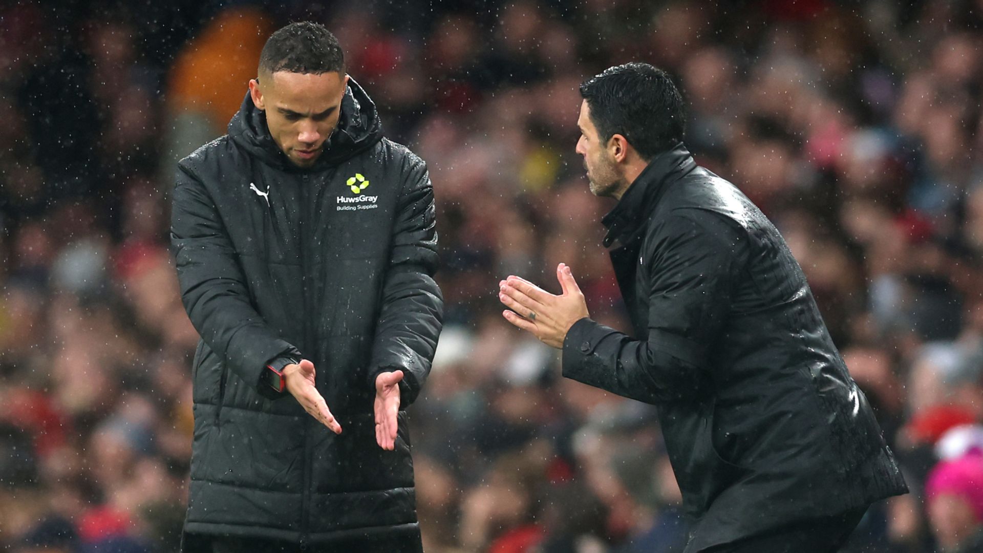Arteta Compiles Footage of Rival Managers Leaving Technical Area