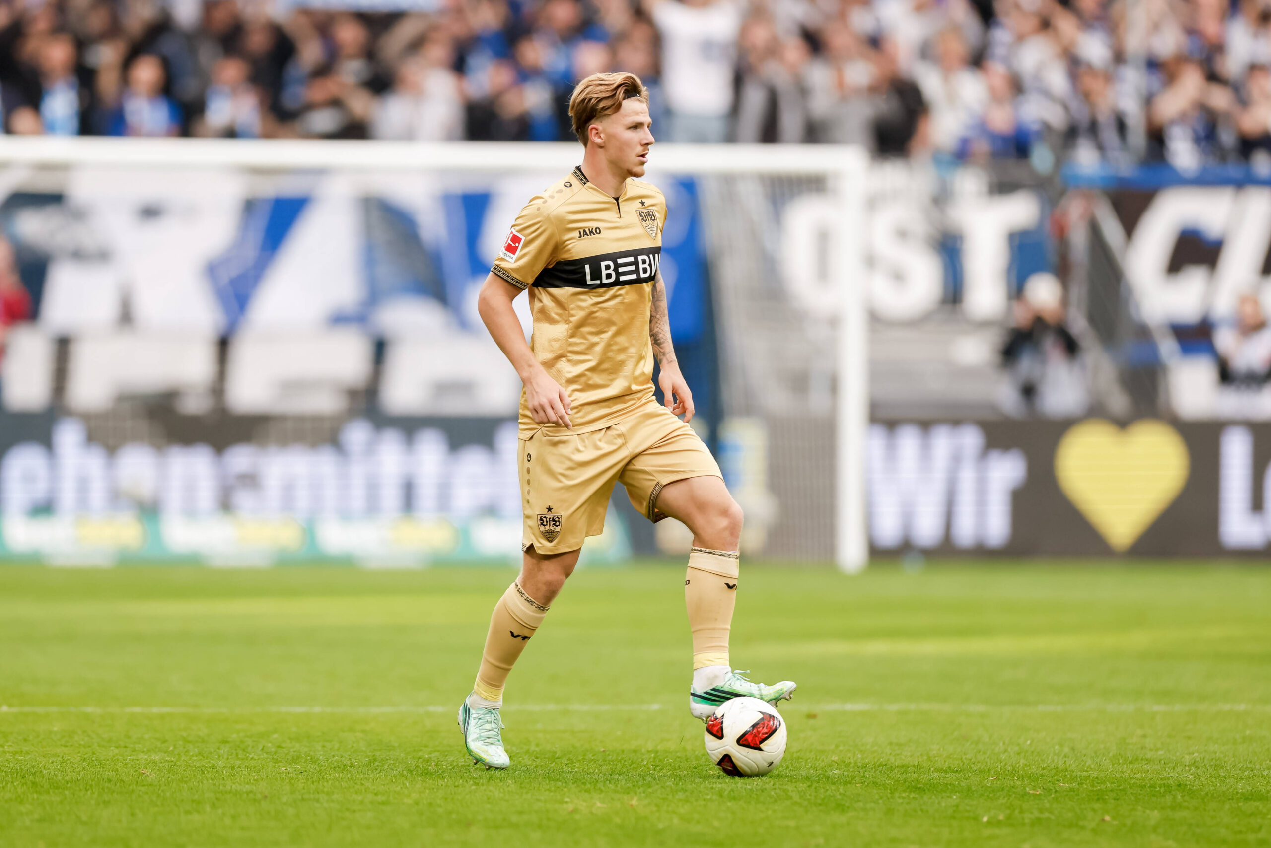 Liverpool and Barcelona Eye €60m Stuttgart Defender Finn Jeltsch