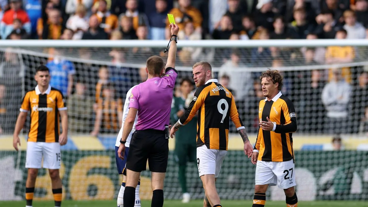 Oli McBurnie: Hull City striker calls for referee fairness