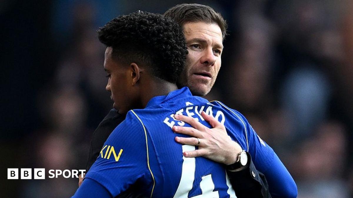 Estevao Starts as Strikerless Chelsea Beat Man Utd 2-0